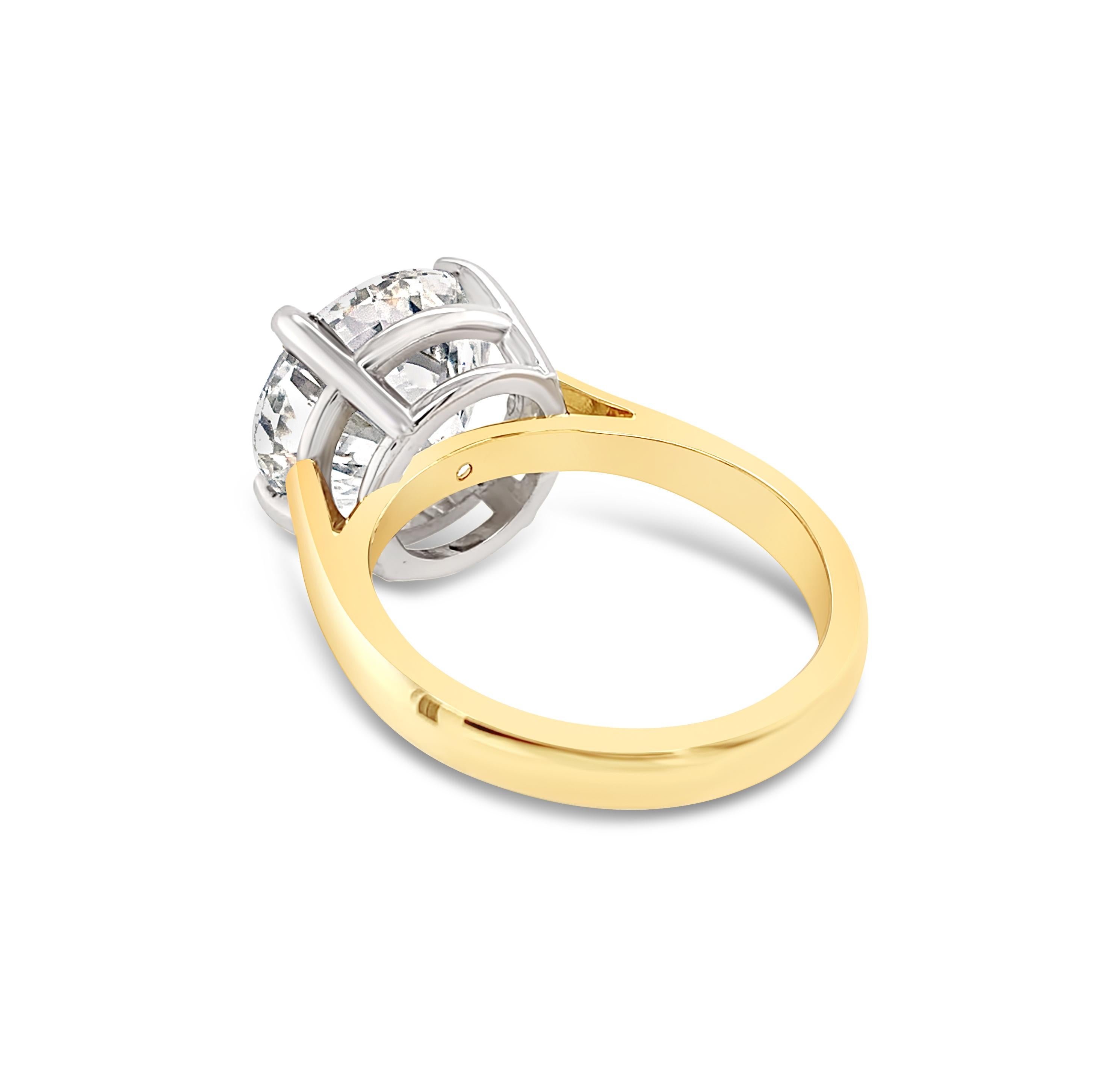 GIA Certified 5.11 Carat Diamond Solitaire Ring In New Condition For Sale In Palm Beach, FL