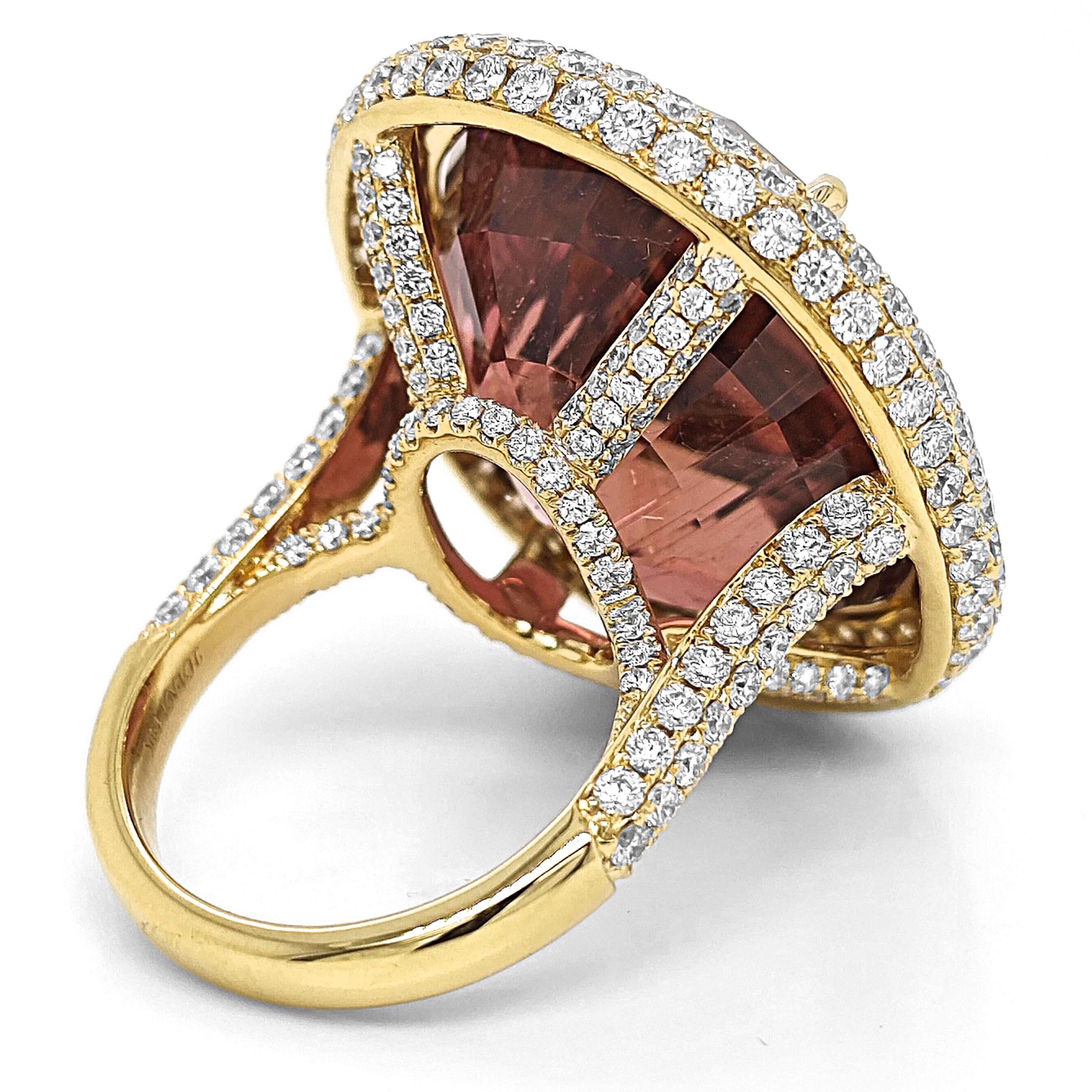 GIA-zertifizierter Ring aus Gelbgold mit 51,15 Karat Turmalin und weißen Diamanten (Gemischter Schliff) im Angebot