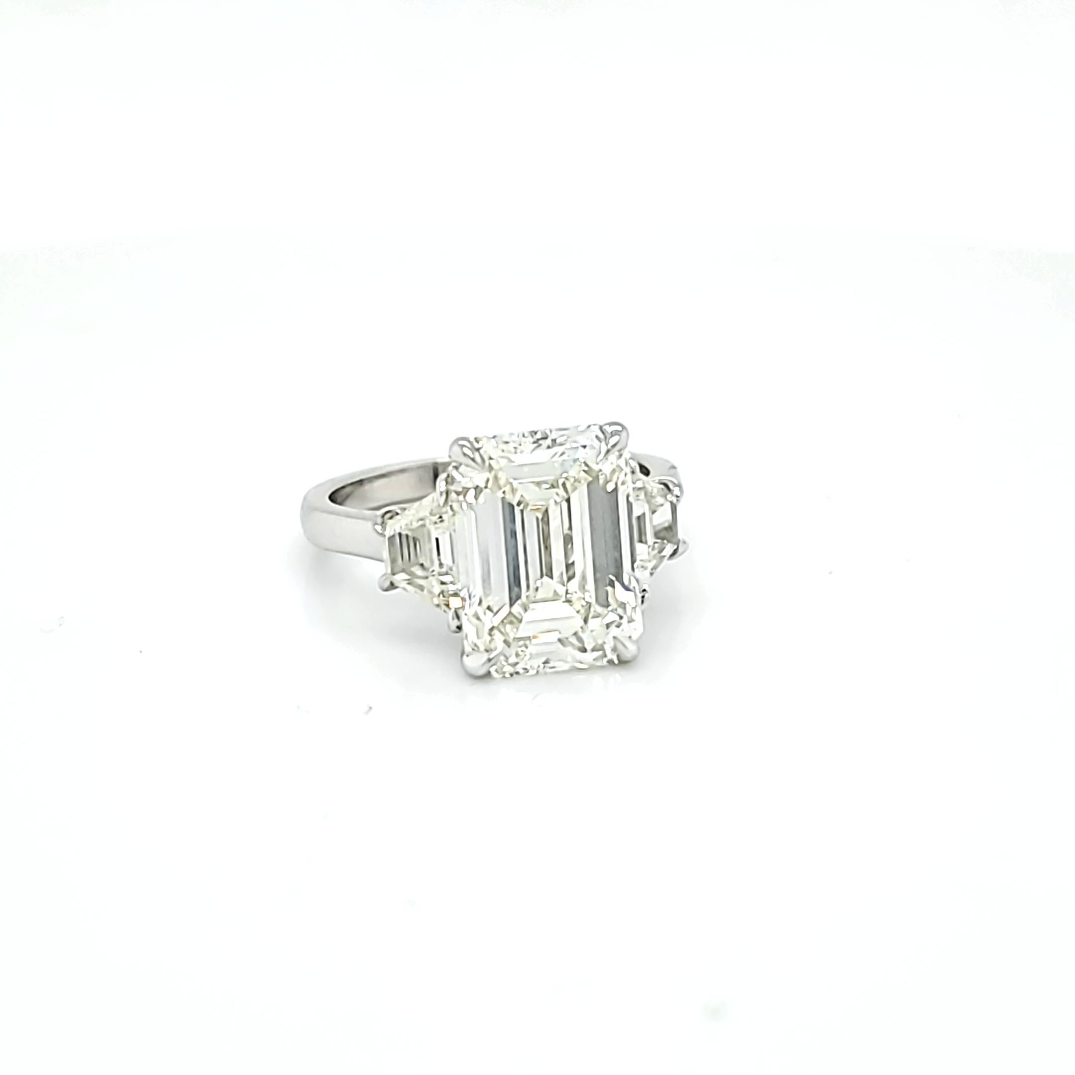 GIA Certified 5.12 Carat Emerald Cut Three-Stone Ring In New Condition In New York, NY