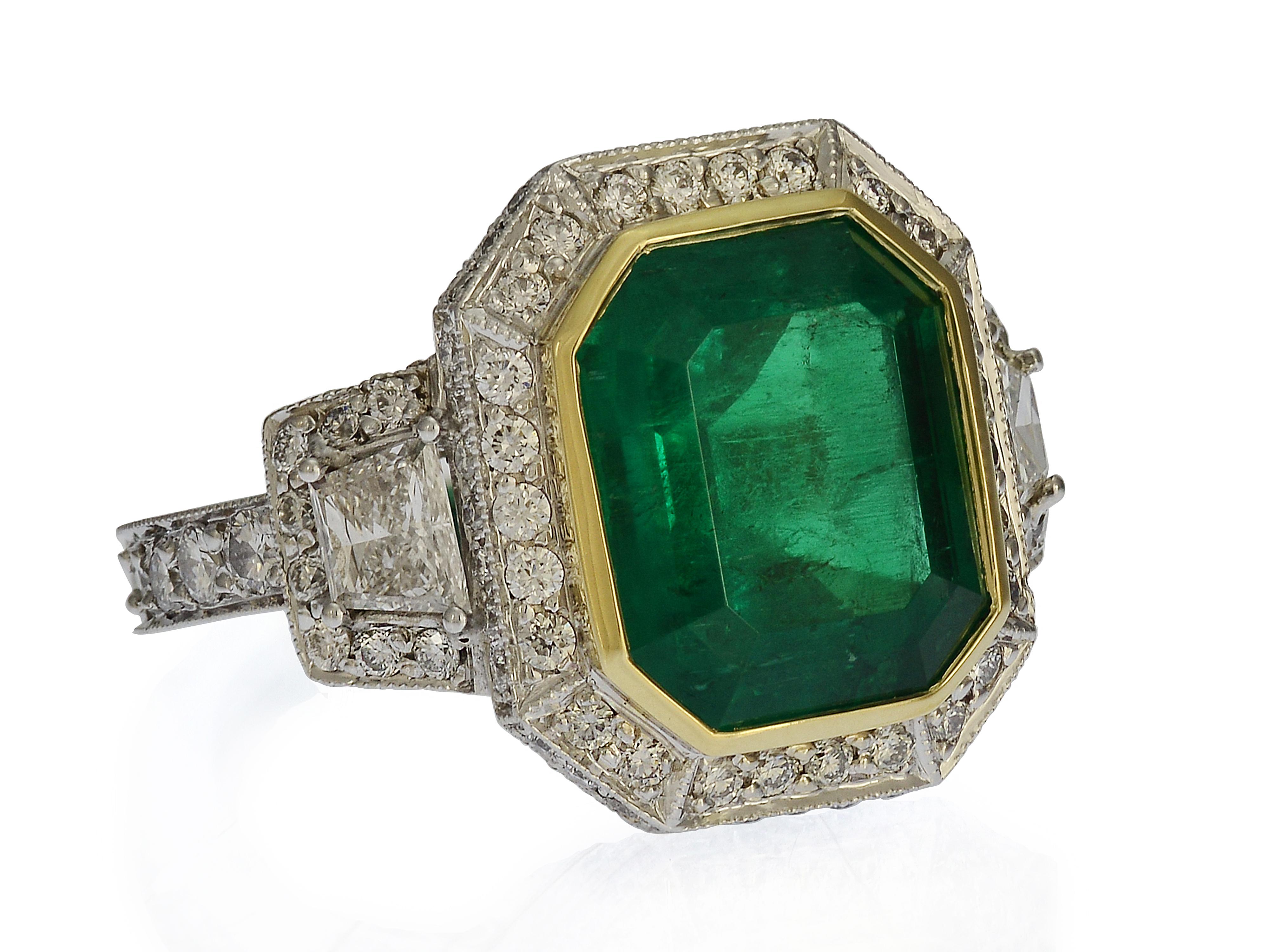 Contemporary GIA Report Certified 5.13 Carat Colombian Emerald Cocktail Ring For Sale