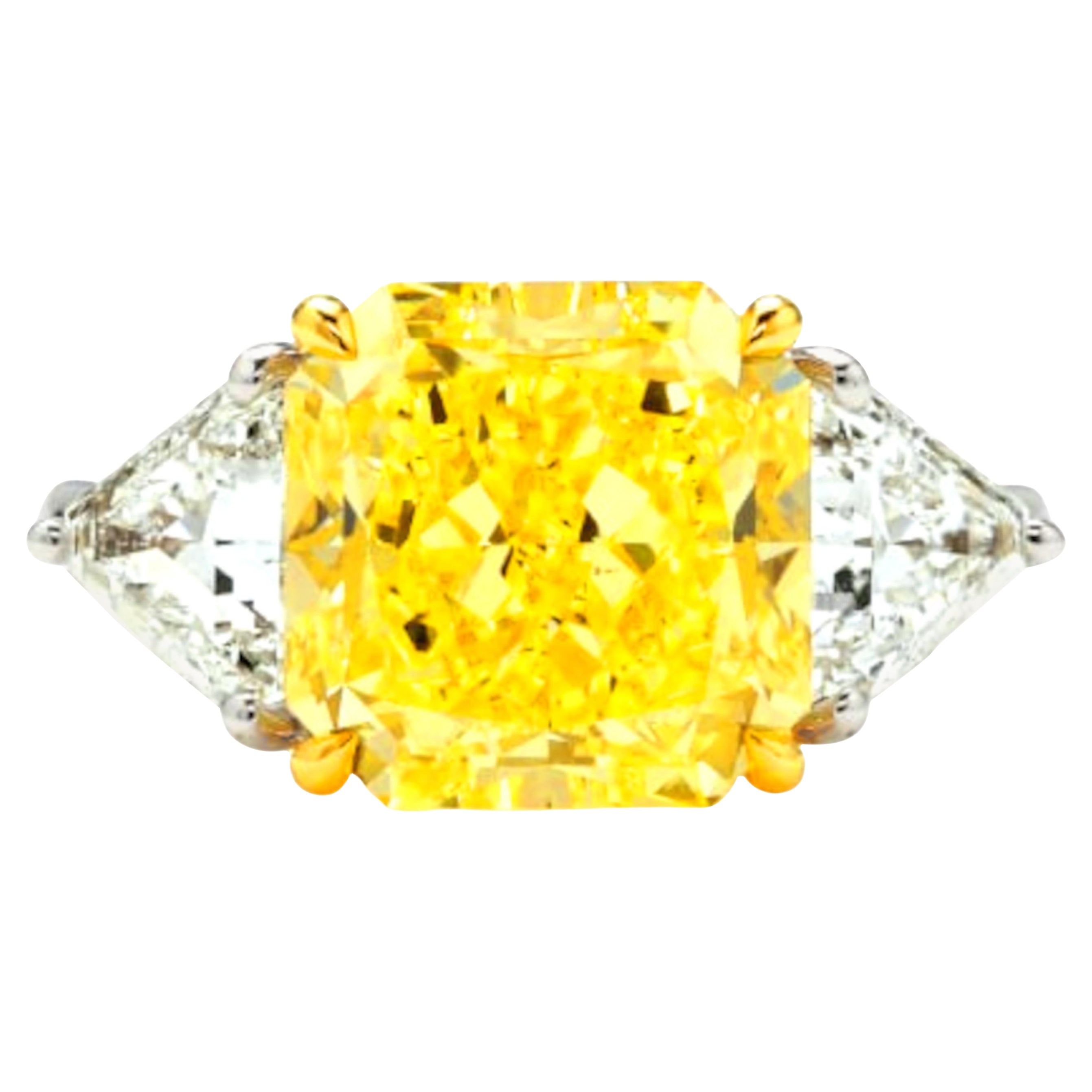 Anello di diamanti con taglio radiante giallo intenso di 5.13 carati certificati GIA