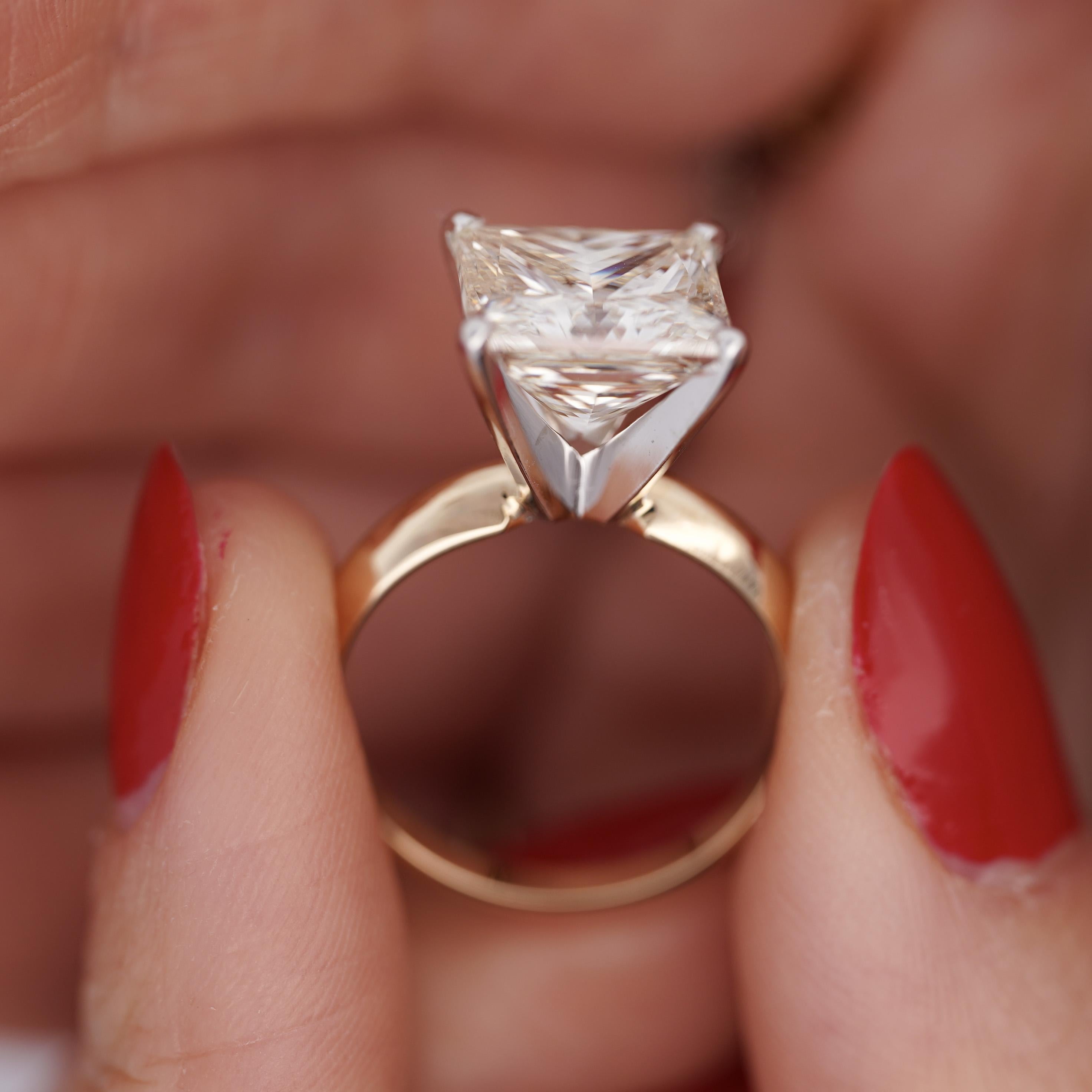 Engagement ring - 14KYW - DP-5.13ct (M/SI2) /. 2.5mm. band / size 6 GIA 1236279726

GIA Certified 5.13 Carat Princess Cut M/SI2 Natural Diamond Two Tone 4-Prong Solitaire Engagement Ring. 

Details:
Item Type: Engagement Ring
Metal: 14K Yellow &