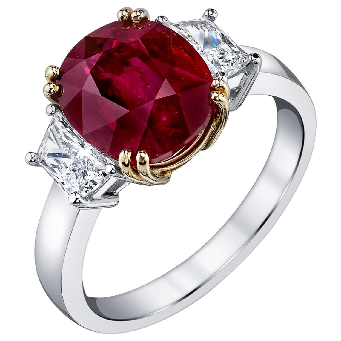 Bague de fiançailles à 3 pierres en or 18 carats avec rubis et diamants de 5,12 carats certifiés GIA  en vente