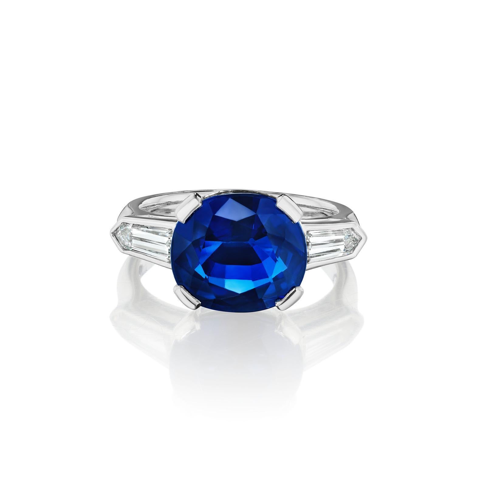 Moderne Bague saphir bleu et diamant de 5,16 carats à taille coussin certifiée GIA en vente