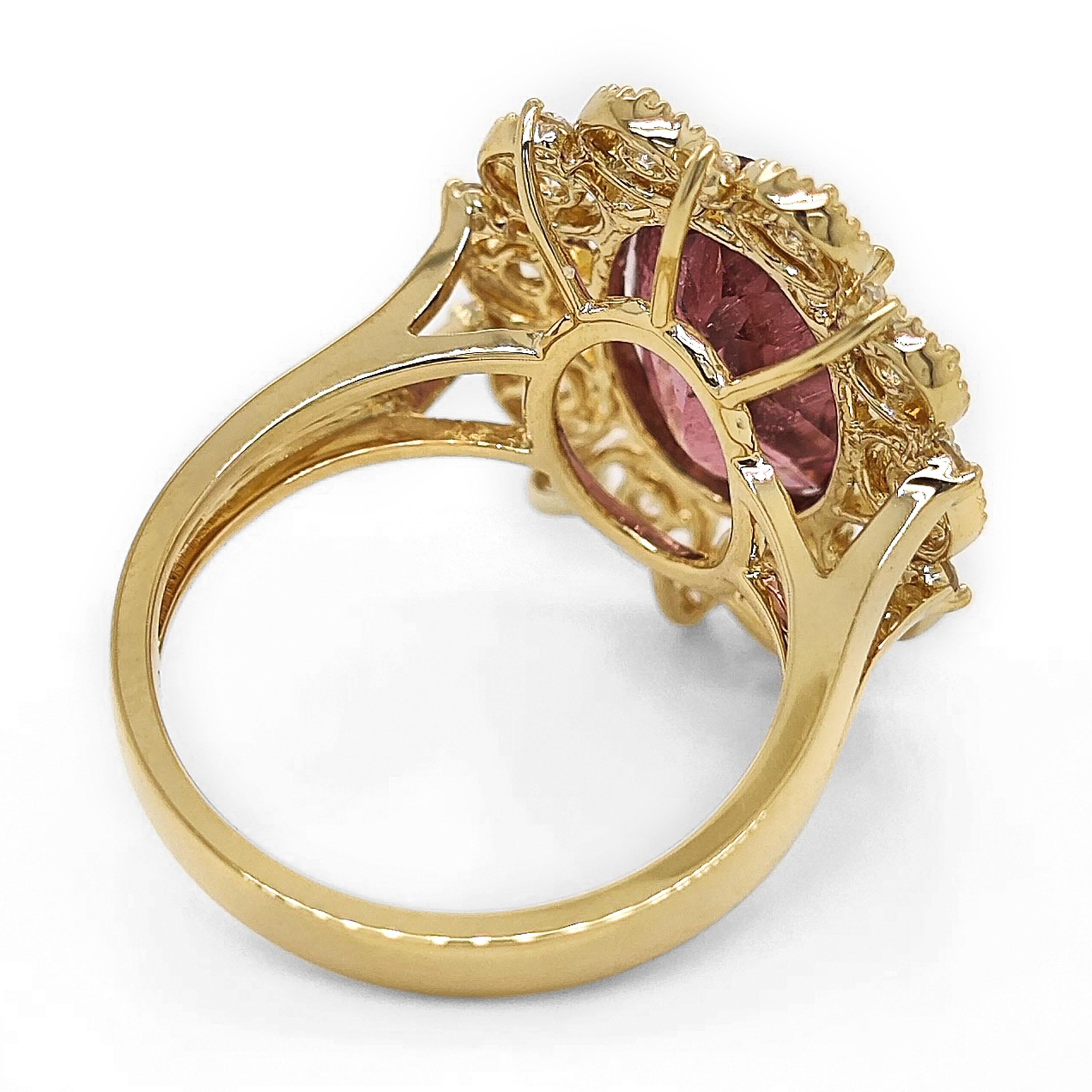 1 Tourmaline rose : 4,49 carats
10 diamants blancs ronds : 0.53 Carats
10 diamants blancs ronds : 0.14 Carats
Métal : or jaune 18 carats, 5,90 grammes
Certificat GIA # 2235438110