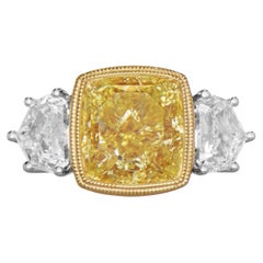 Anillo de oro blanco y amarillo con diamante de fantasía de 5,19 quilates certificado por el GIA
