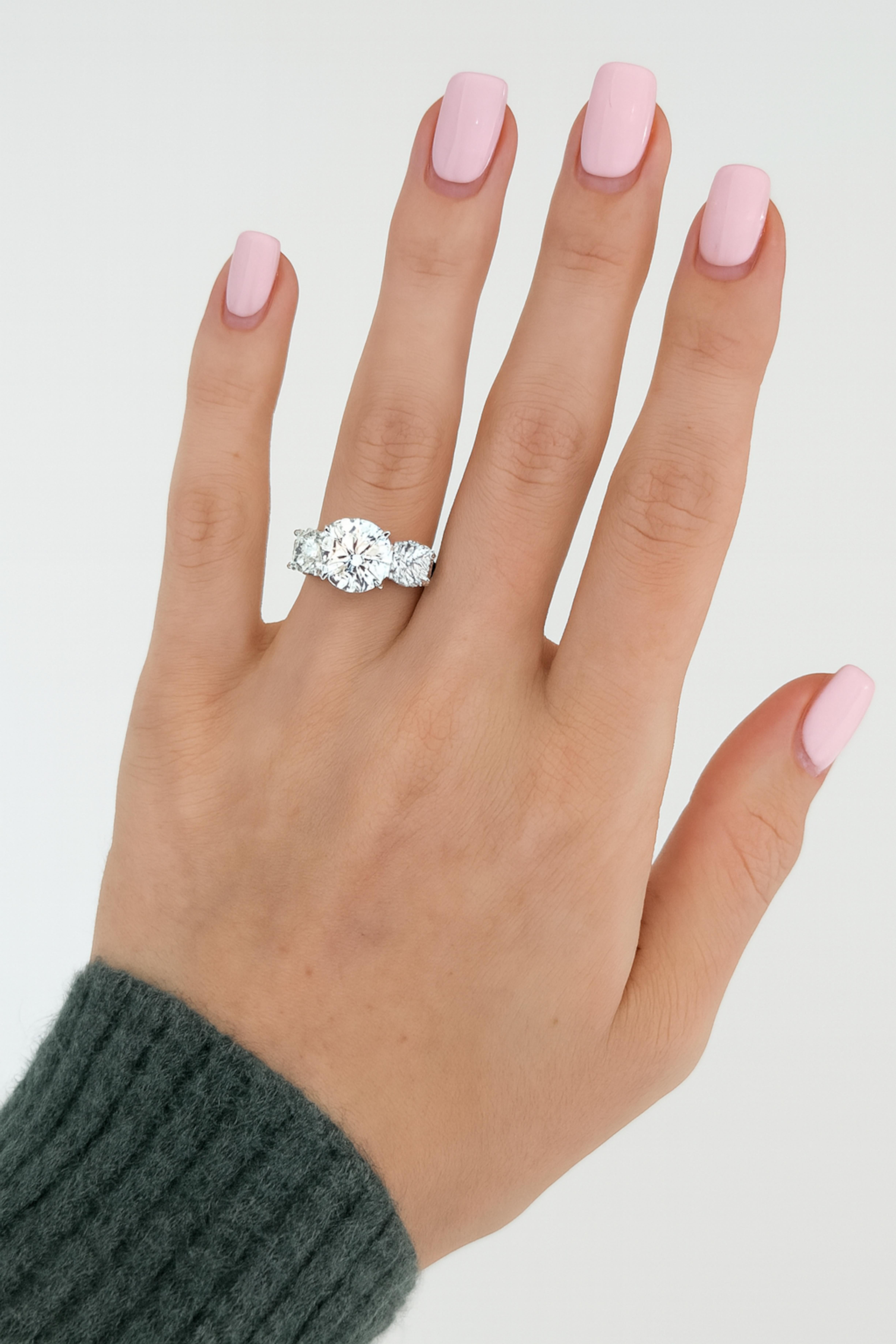 Contemporain Bague de fiançailles certifiée GIA de 5,20 carats de diamants ronds taillés en brillant en vente