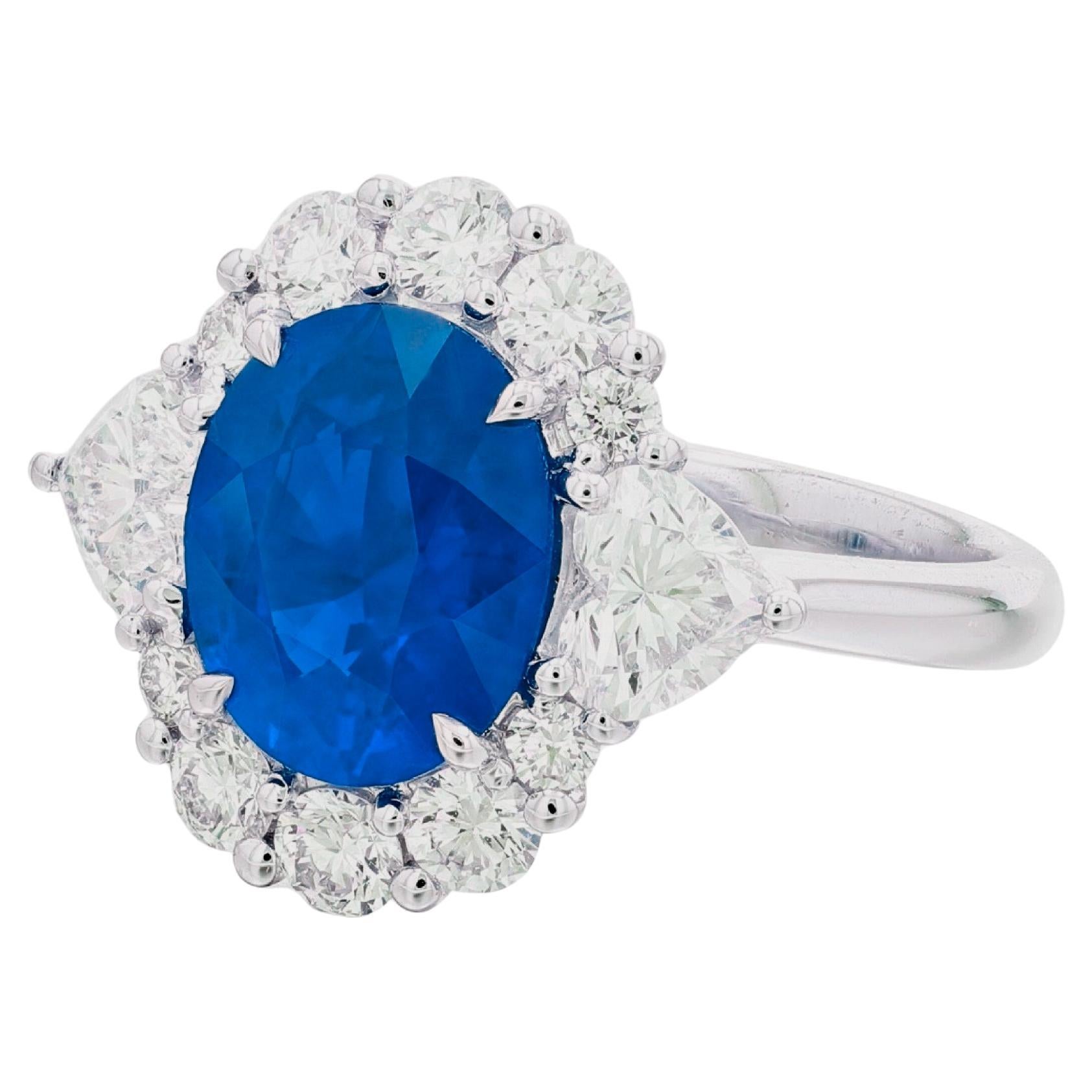 This fantastic sapphire from Sri Lanka has a weight of 5.23 carats and is certified by GIA one of the most important laboratories in the world for the quality certification of colored stones. 
According to the GIA report, this sapphire has not been