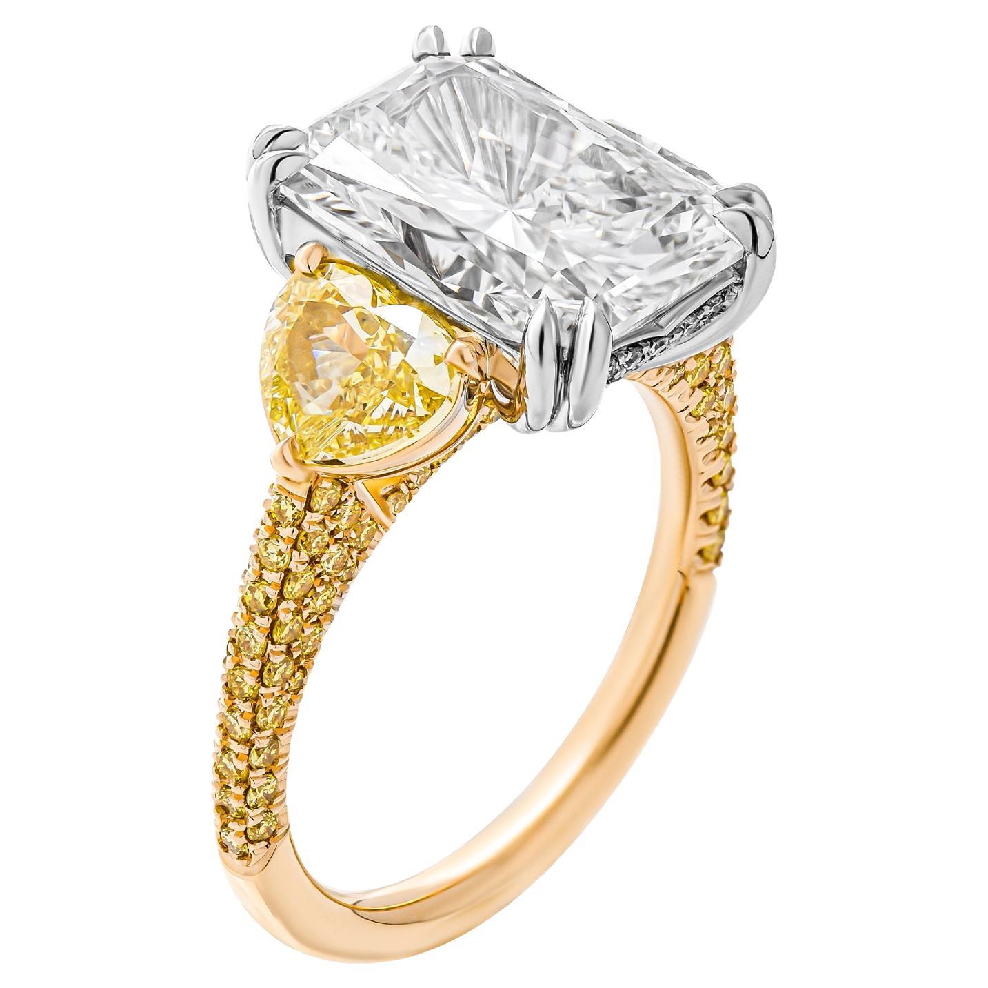 Bague à trois pierres taille radiant J VVS1 certifiée GIA de 5,23 carats