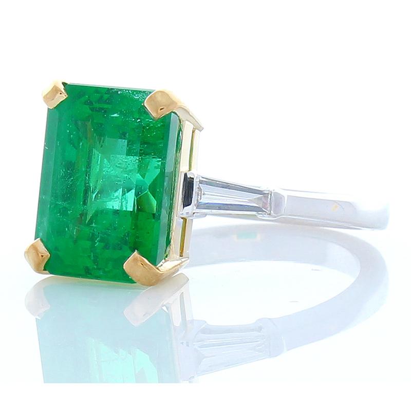 Contemporary GIA Certified 5.26 Carat Octagon Cut Emerald Two Tone Cocktail Ring In 18K Gold