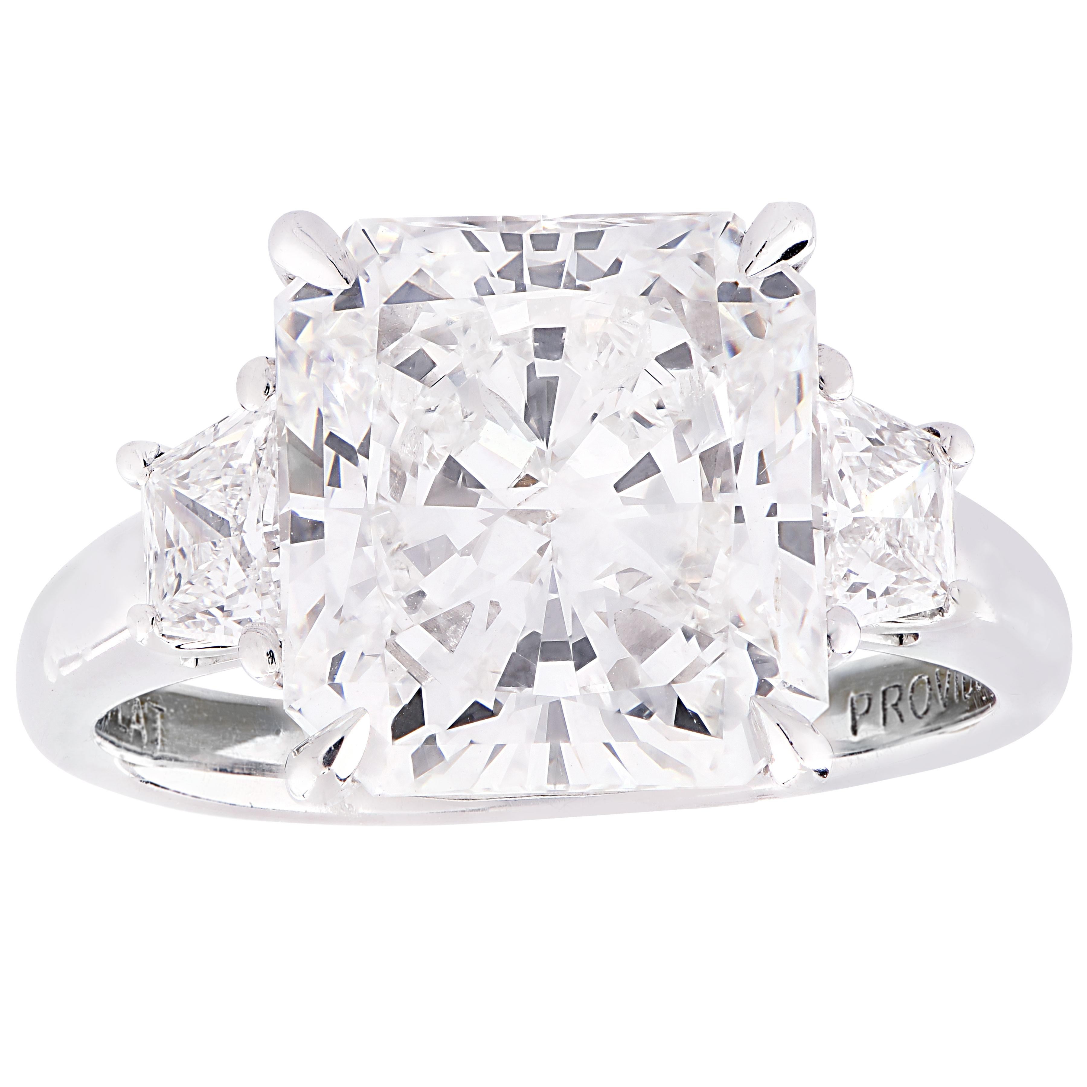 Taglio radiant Anello a tre pietre con diamante taglio radiante certificato GIA da 5,26 carati in vendita