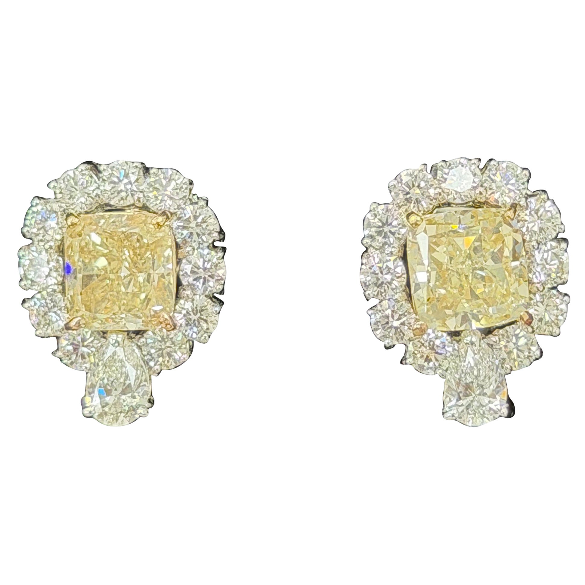 Orecchini in oro con diamanti gialli e bianchi certificati GIA da 5,27 carati naturali in vendita