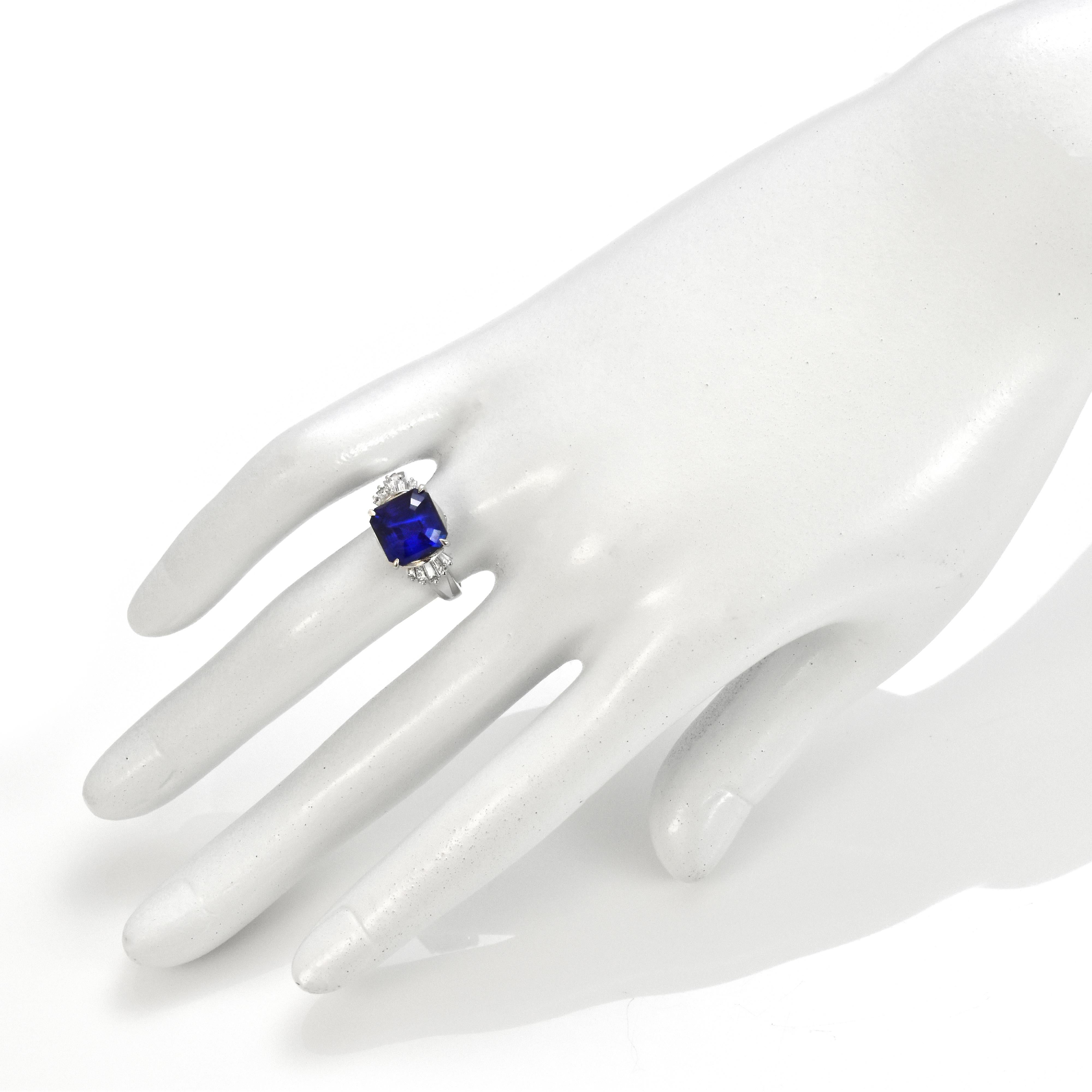 Anello con zaffiro e diamante da 5,27 carati certificato GIA e realizzato in platino In condizioni ottime in vendita a Tokyo, JP