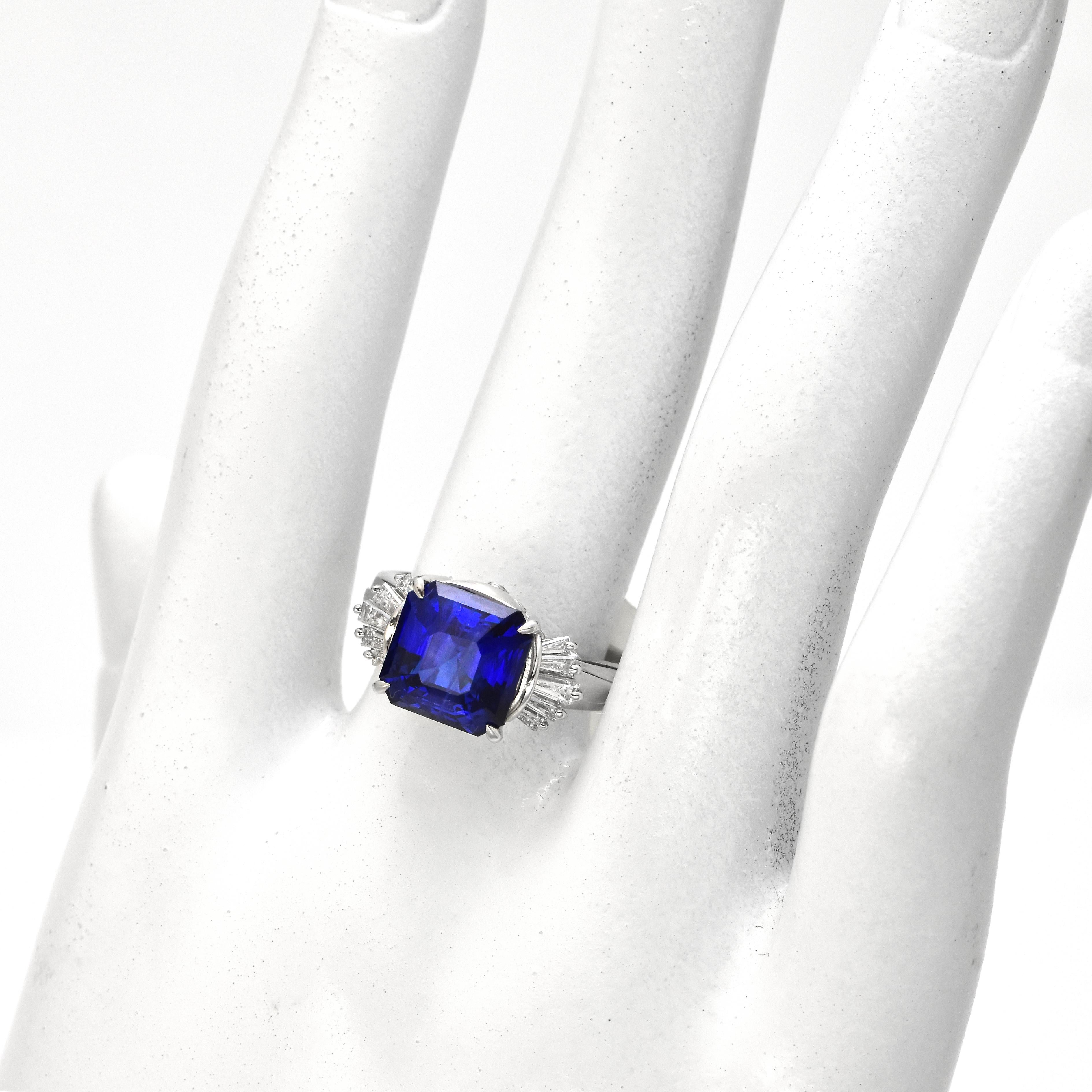 Donna Anello con zaffiro e diamante da 5,27 carati certificato GIA e realizzato in platino in vendita