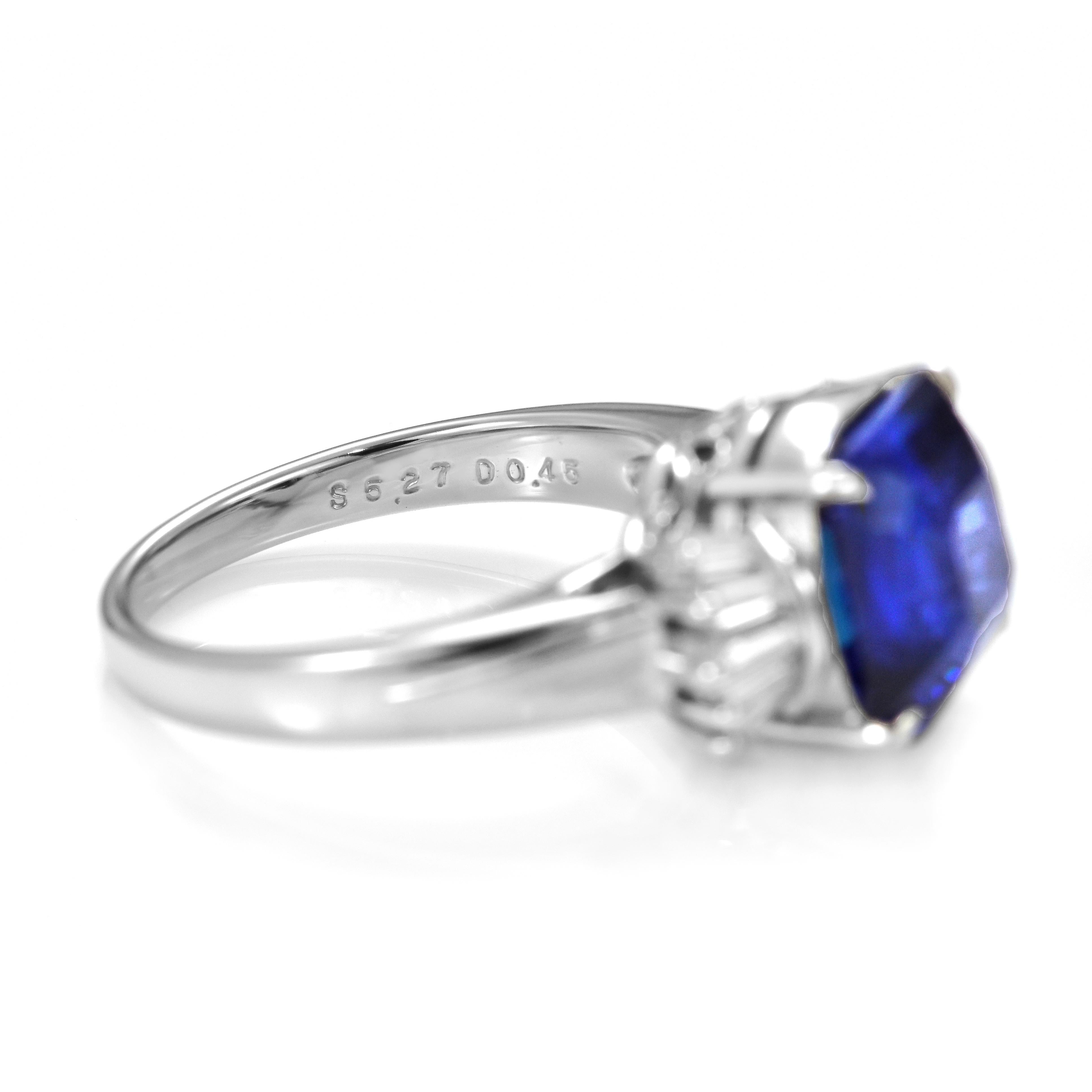 Anello con zaffiro e diamante da 5,27 carati certificato GIA e realizzato in platino in vendita 1