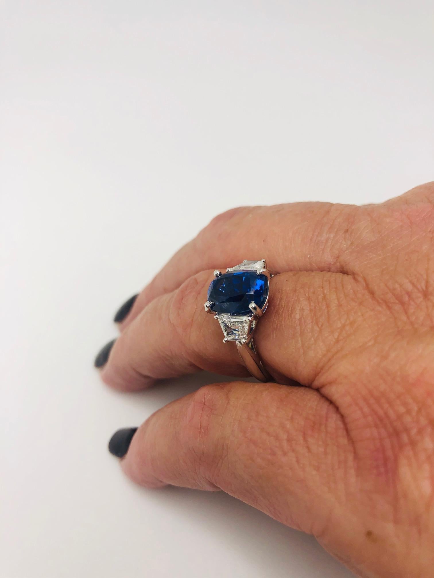 blue sapphire platinum ring