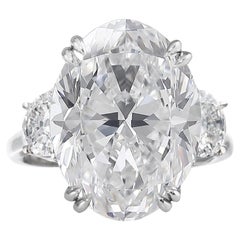 Bague en platine avec diamant ovale de 5 carats certifié par le GIA