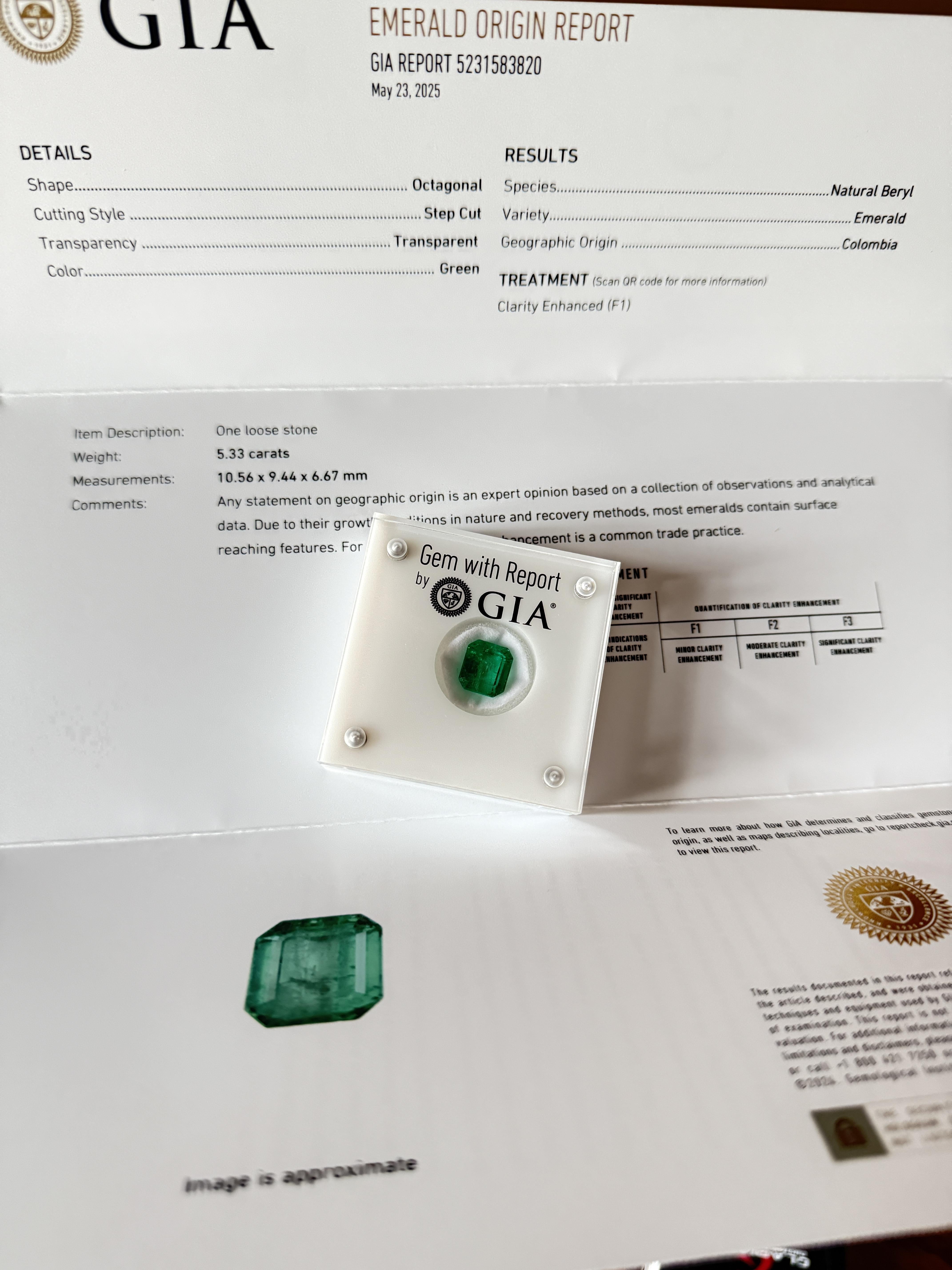 GIA Certified 5.33ct Colombian Emerald Loose Stone – F1 Minor Oil, Rare Clean In Good Condition For Sale In Media, PA