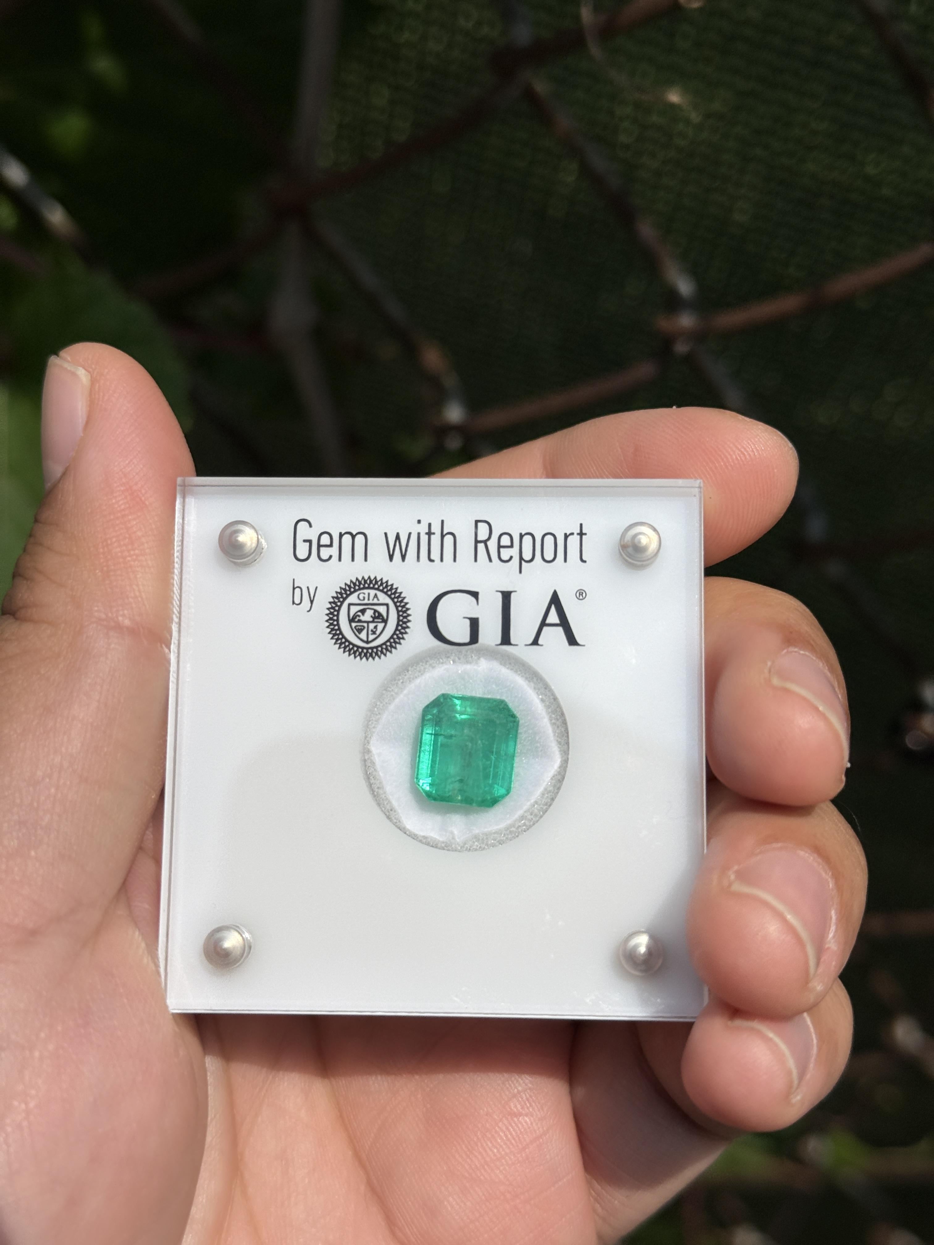 Women's or Men's GIA Certified 5.33ct Colombian Emerald Loose Stone – F1 Minor Oil, Rare Clean For Sale
