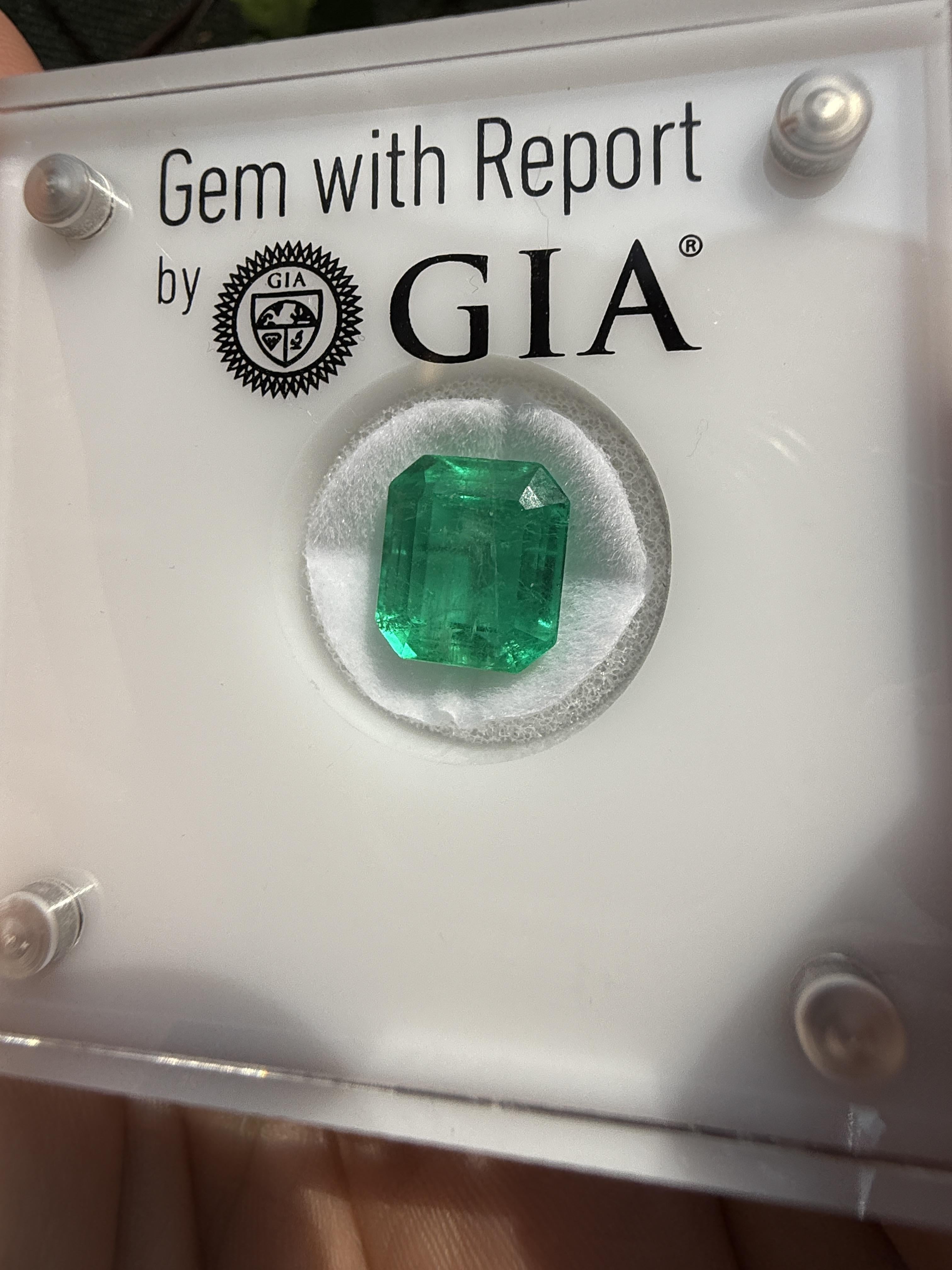 GIA Certified 5.33ct Colombian Emerald Loose Stone – F1 Minor Oil, Rare Clean For Sale 1