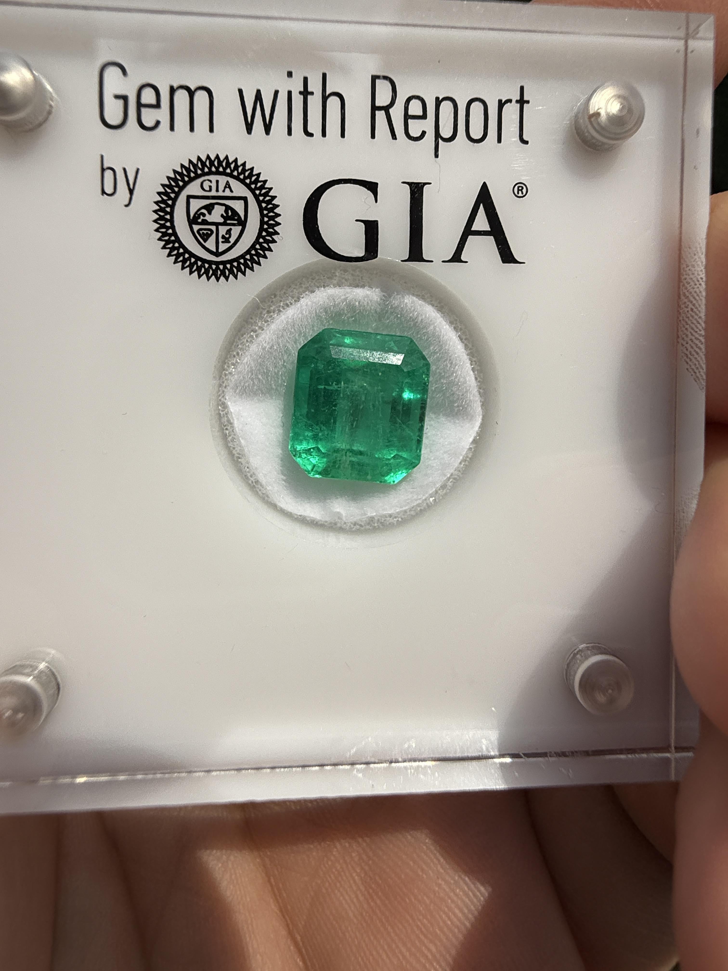 GIA Certified 5.33ct Colombian Emerald Loose Stone – F1 Minor Oil, Rare Clean For Sale 2