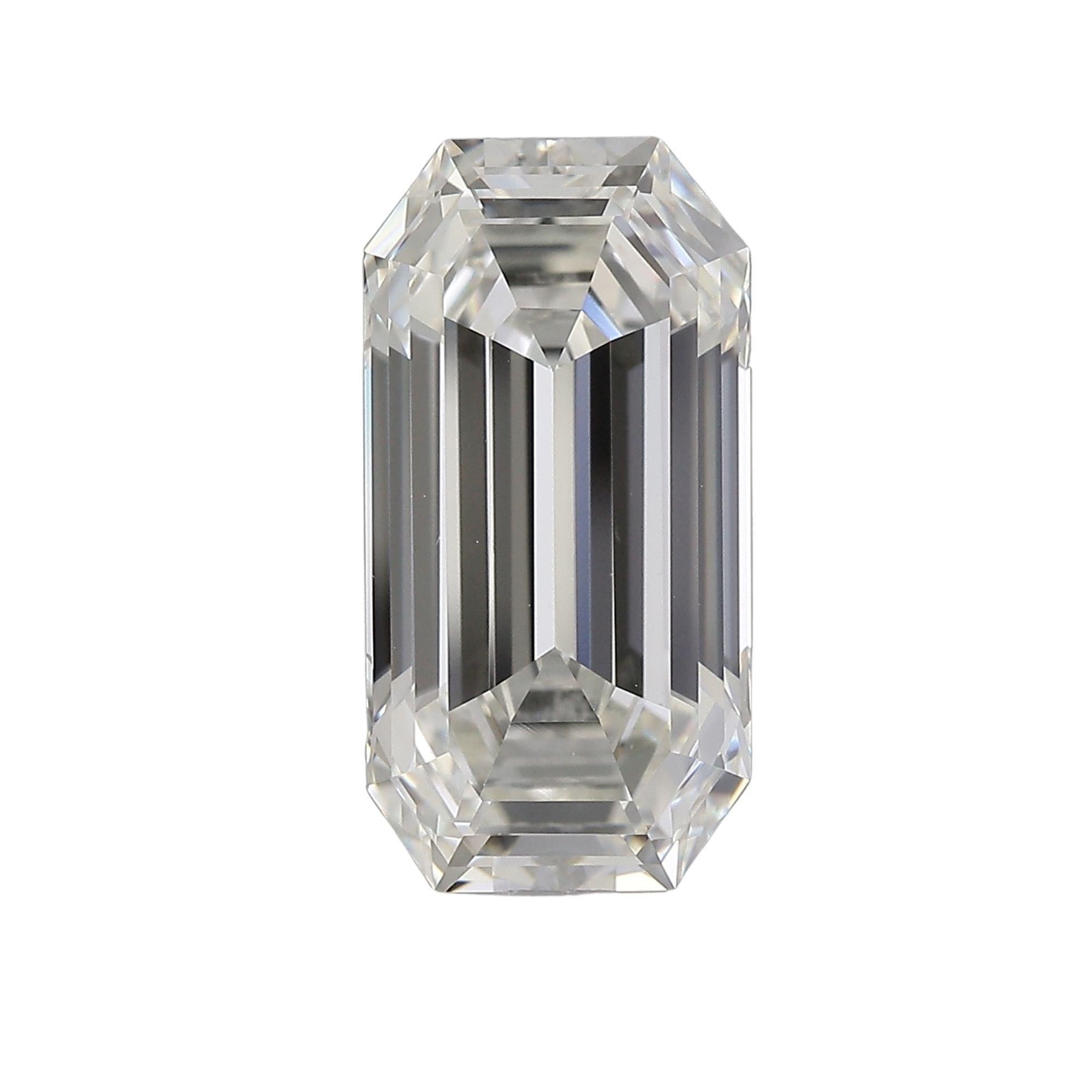 Moderne GIA Certified 5.36 Carat Emerald Cut J Color VS1 Clarity Loose Diamond en vente
