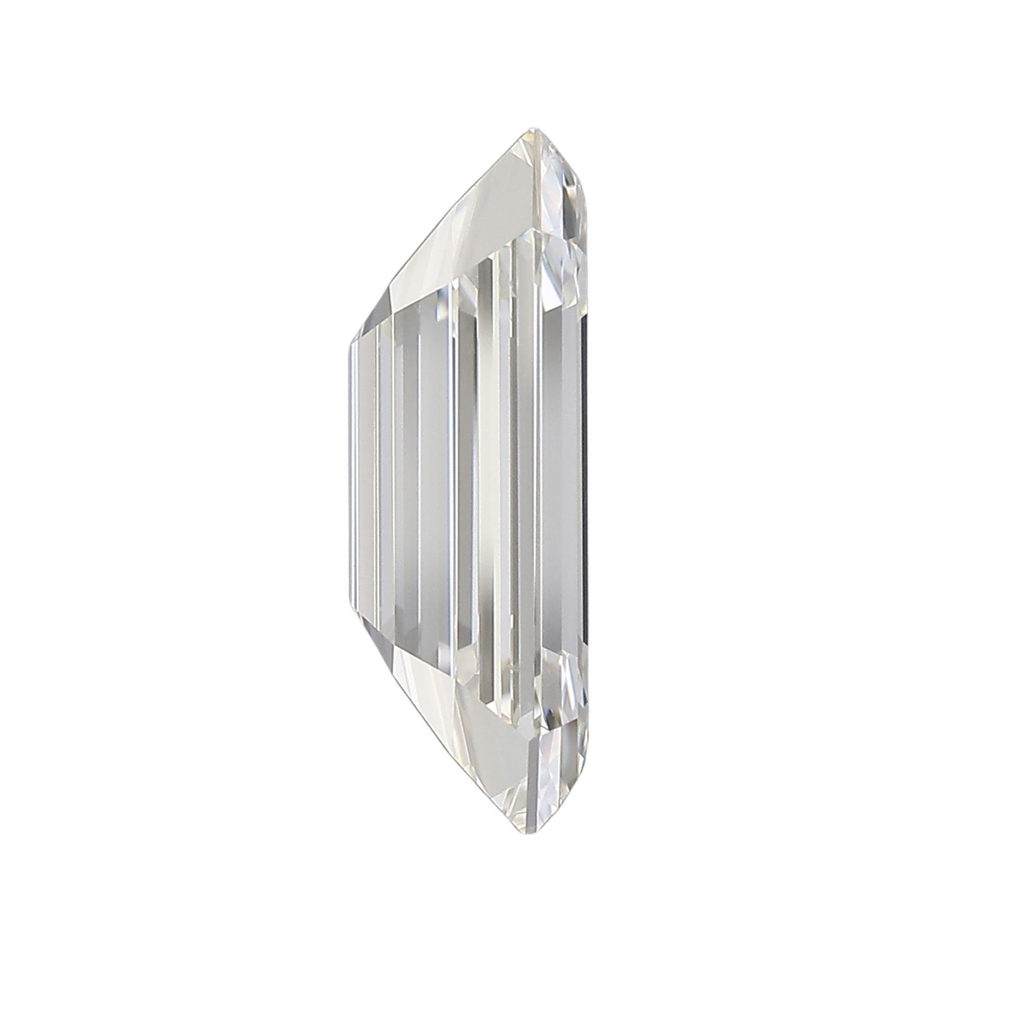 GIA Certified 5.36 Carat Emerald Cut J Color VS1 Clarity Loose Diamond Pour femmes en vente