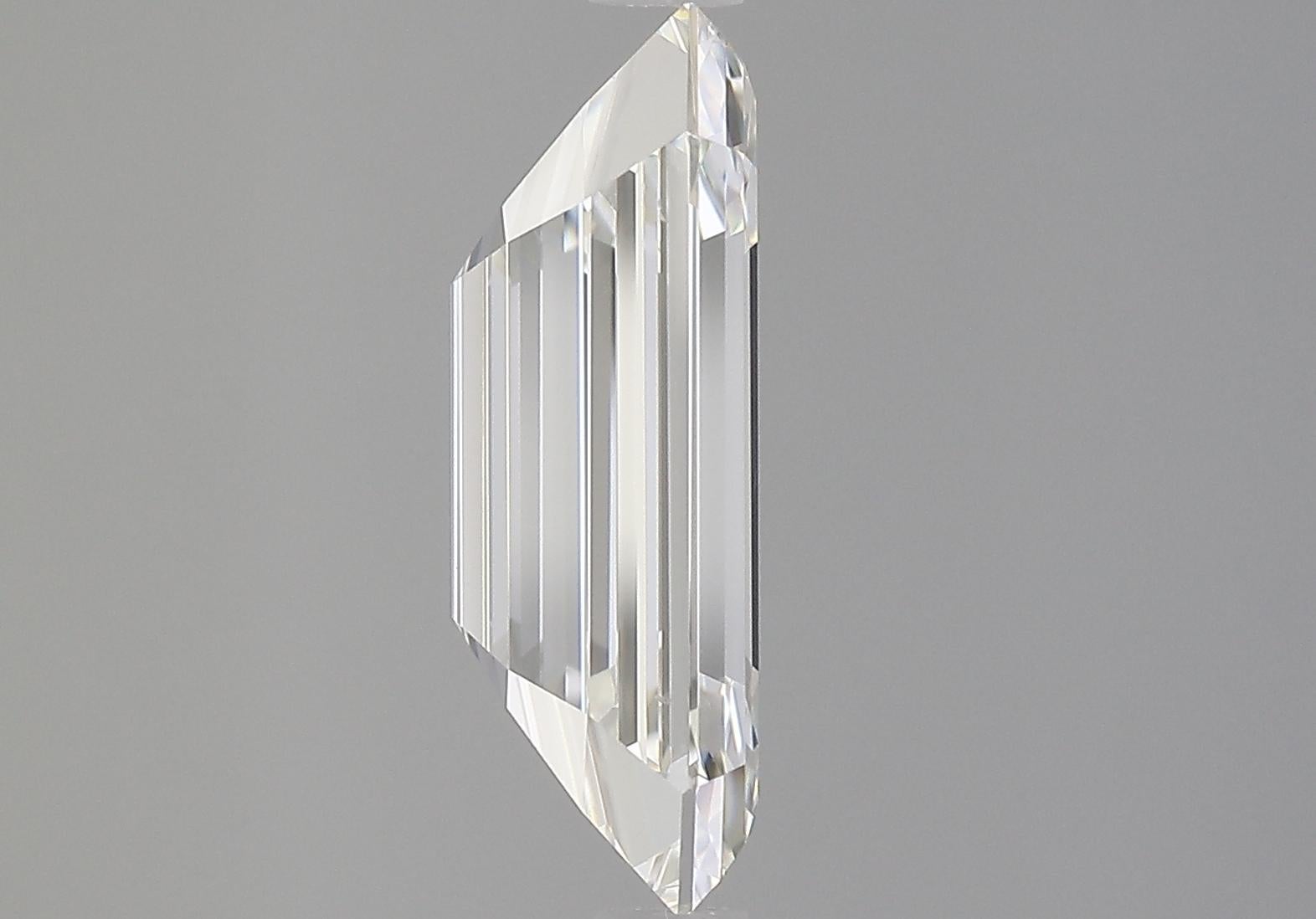 GIA Certified 5.36 Carat Emerald Cut J Color VS1 Clarity Loose Diamond en vente 1