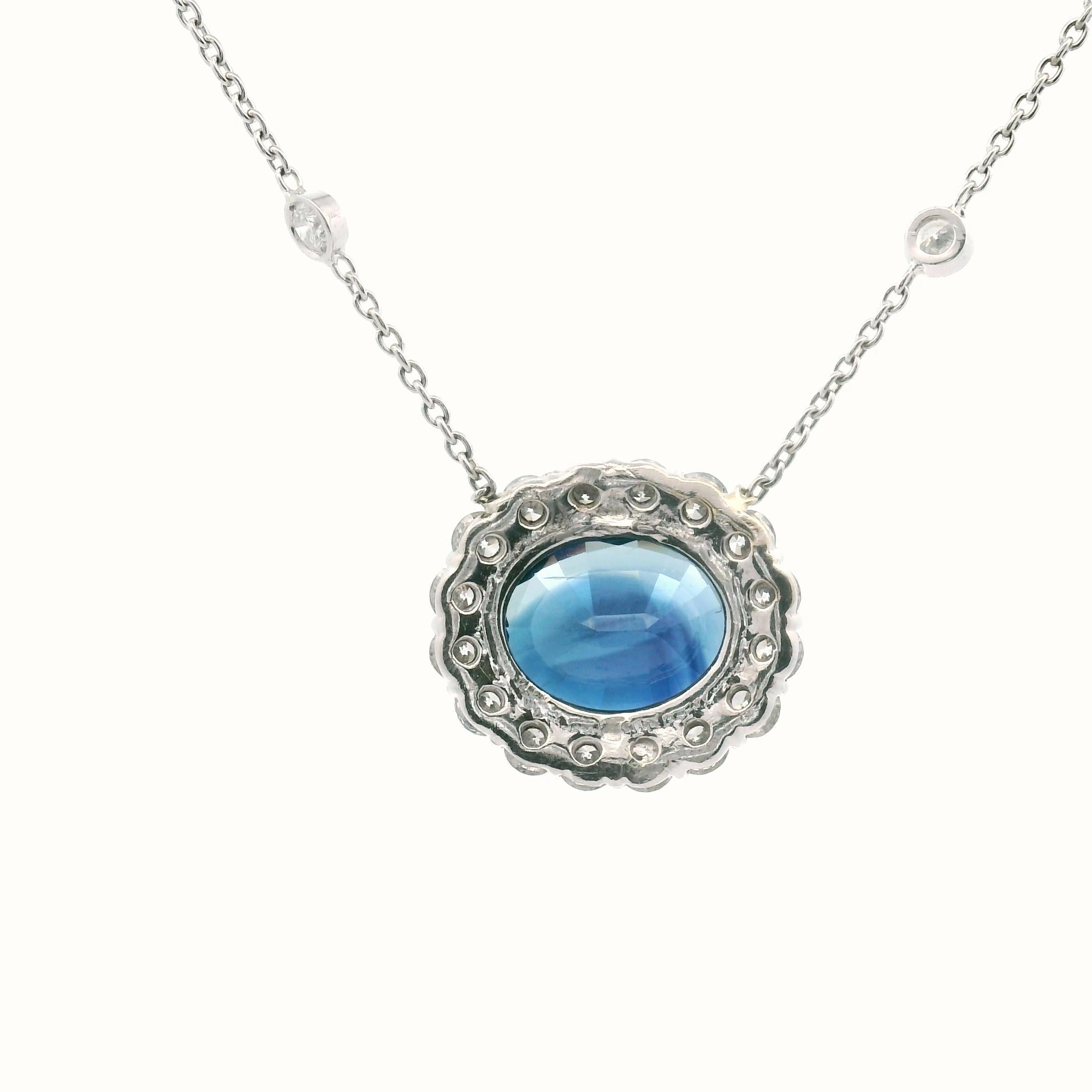 Taglio ovale GIA Certified 5.38 Carat Oval Princess Diana Sapphire Diamond Pendant Necklace in vendita