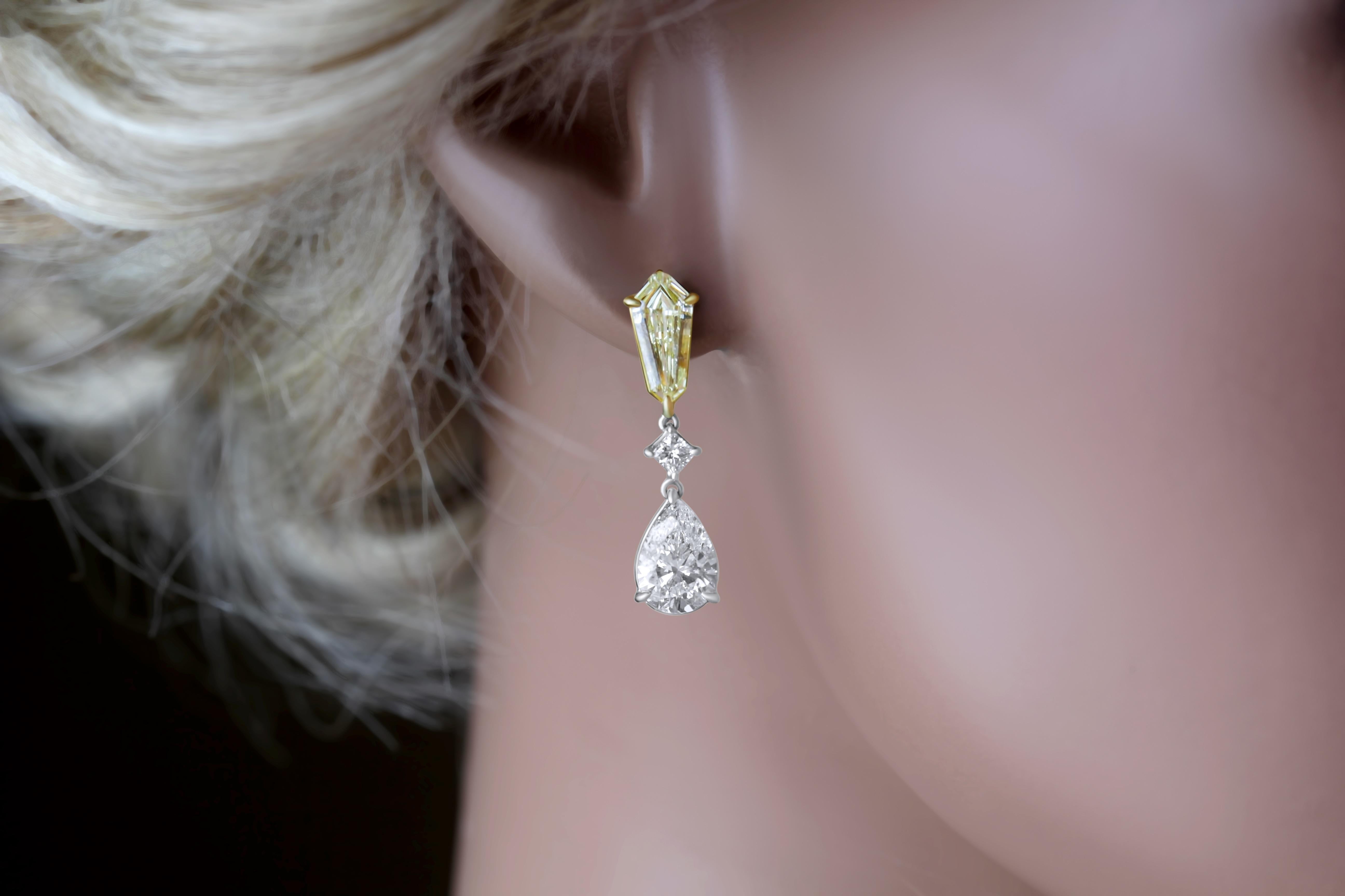 Contemporary GIA Certified 5.40 Carat T.W. Yellow and White Kite and Pear Earrings ref107 For Sale