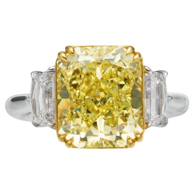 GIA Certified, 5.46ct Cushion cut Natural Fancy Yellow Diamond ring in 18KT Gold For Sale