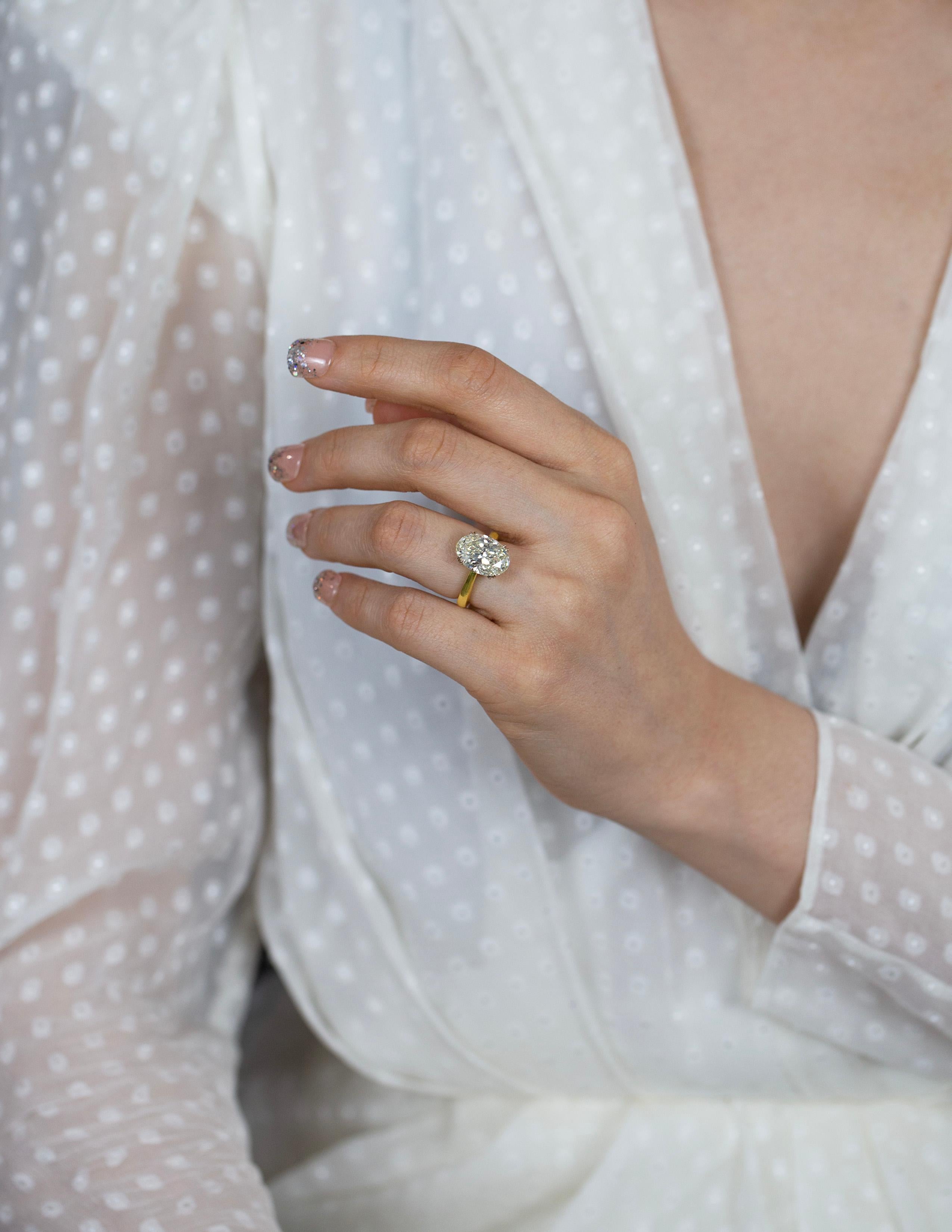 GIA-zertifizierter Verlobungsring mit 5,47 Karat Diamant im Ovalschliff im Zustand „Neu“ im Angebot in New York, NY