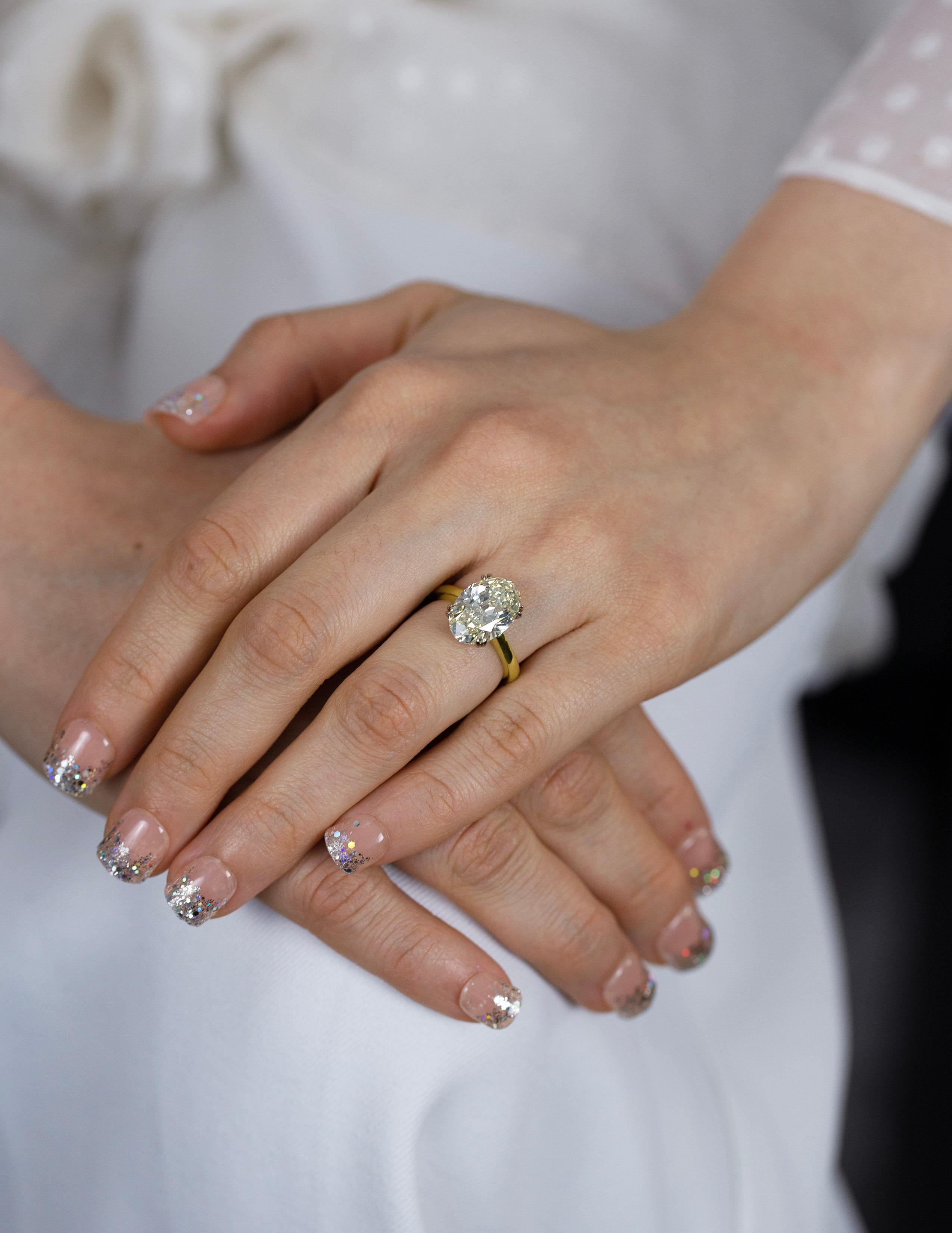 Bague de fiançailles solitaire à diamant ovale de 5,47 carats certifiée GIA Pour femmes en vente