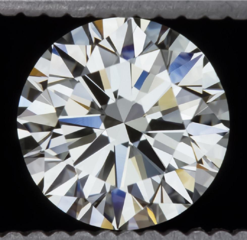 round cut diamond with halo