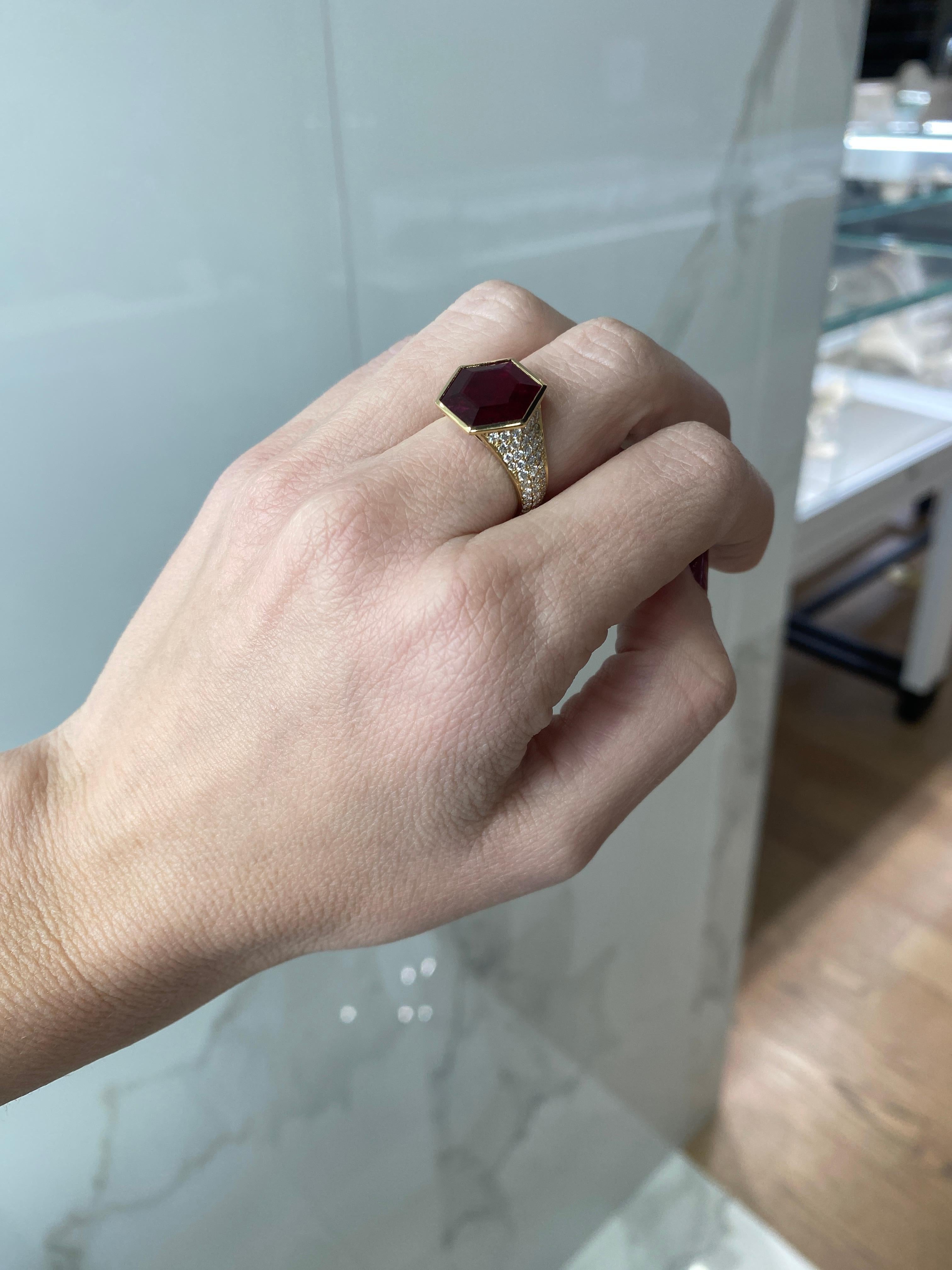 GIA Certified 5.51ct Hexagonal Cut Mozambique Ruby 18k Cocktail Ring For Sale 5