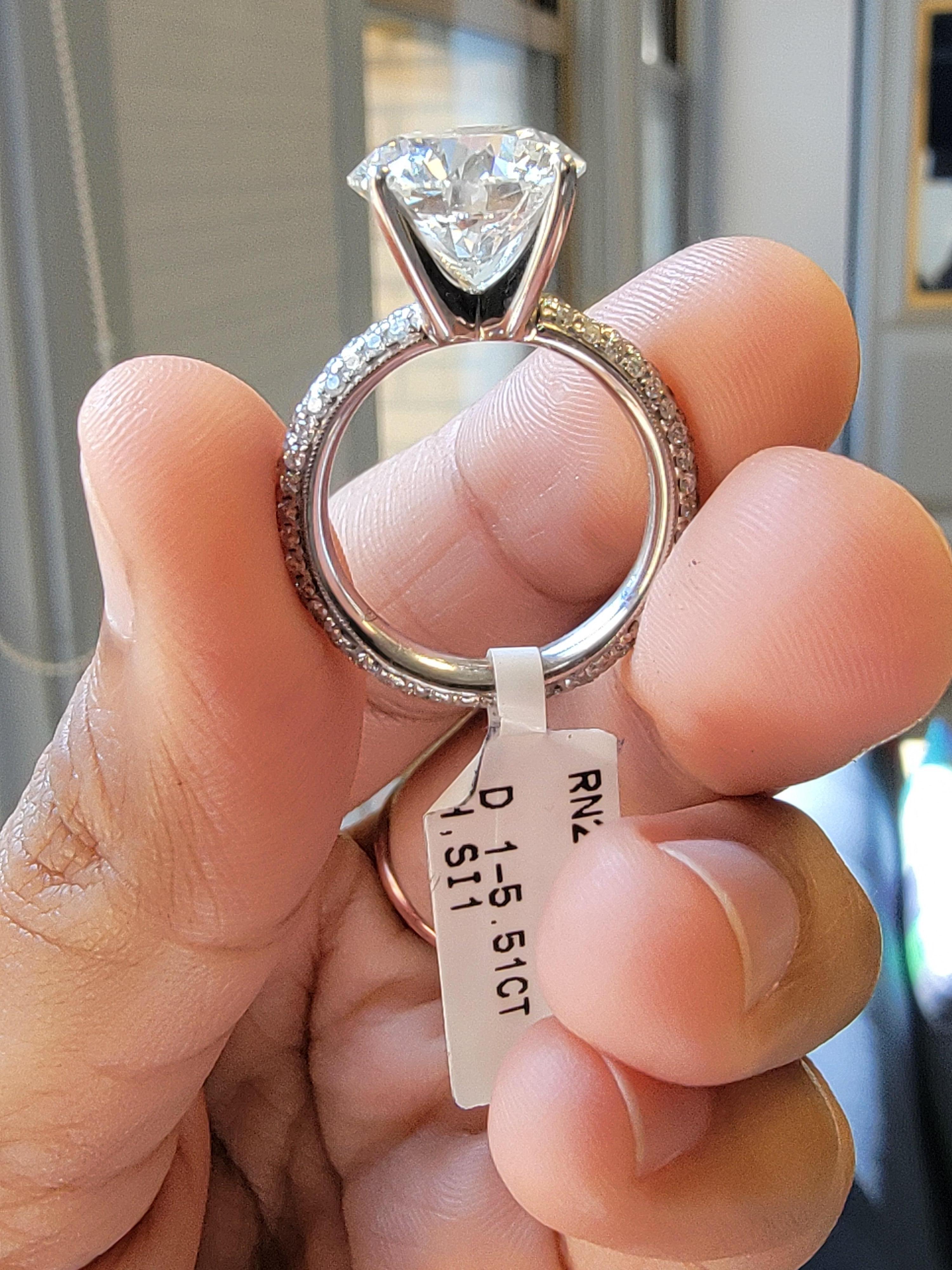 Taglio rotondo Anello di fidanzamento con diamante a forma rotonda da 5,51 carati di Issac Nussbaum. in vendita