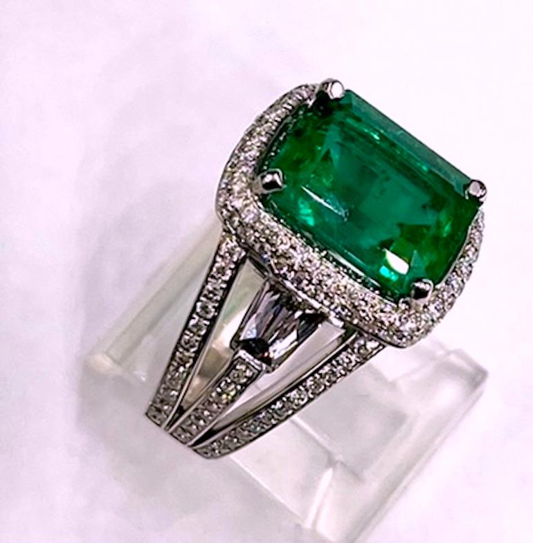 GIA Certified 5.51Ct Colombian Emerald Cut Emerald Ring In New Condition For Sale In San Diego, CA