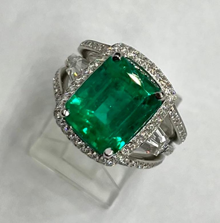 Women's or Men's GIA Certified 5.51Ct Colombian Emerald Cut Emerald Ring For Sale