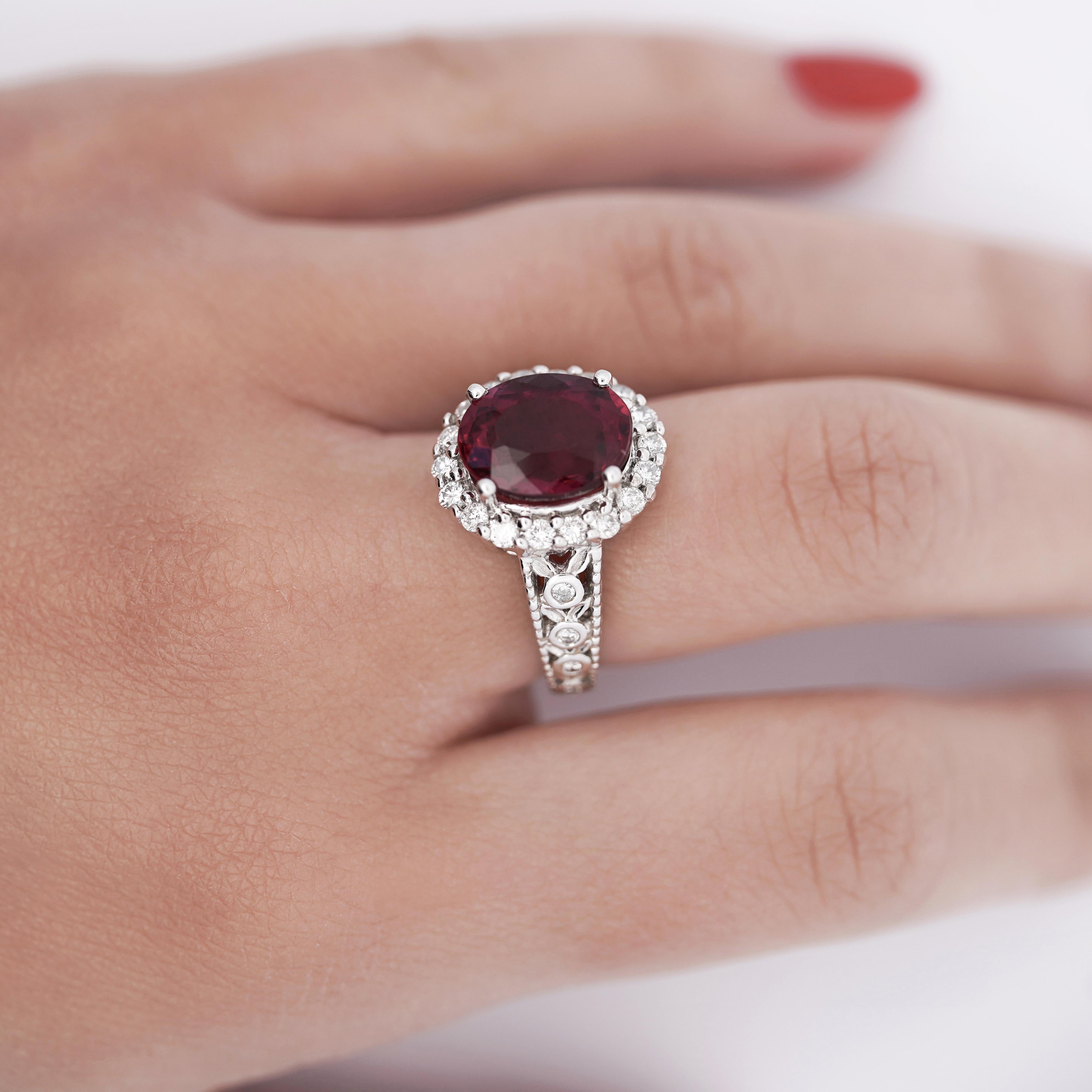 GIA-zertifizierter 5,52 Karat Rubellit und Diamant-Halo in filigranem Fassungsring im Zustand „Neu“ im Angebot in Miami, FL
