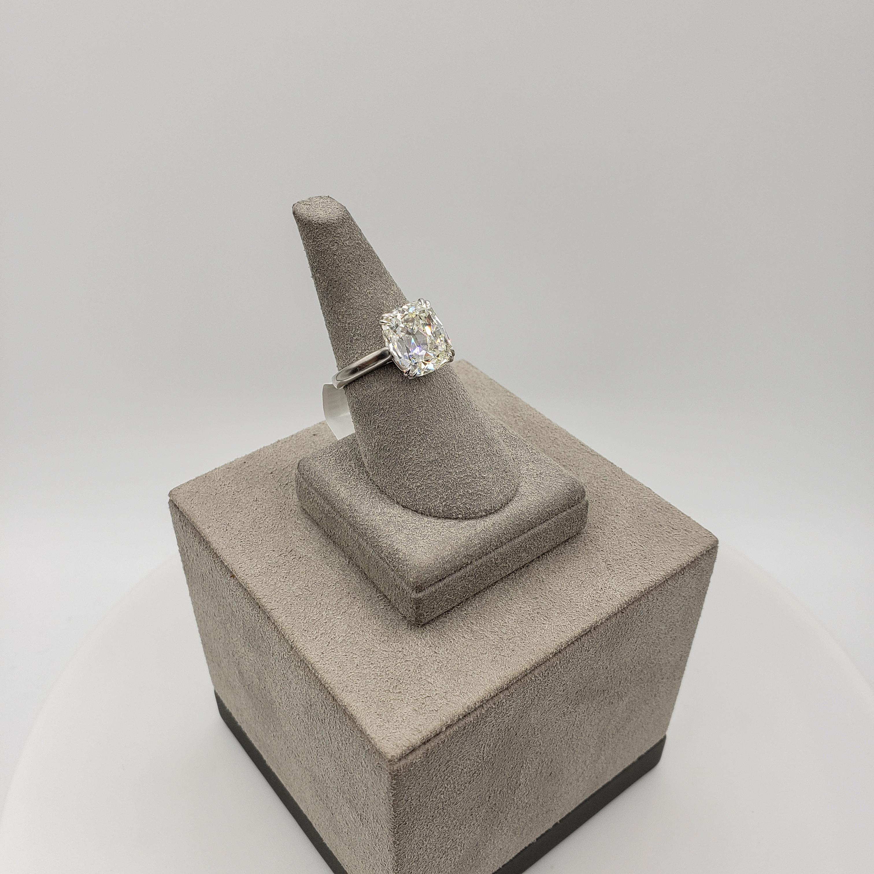 GIA Certified 5.53 Carats Total Cushion Cut Diamond Solitaire Engagement Ring In New Condition For Sale In New York, NY