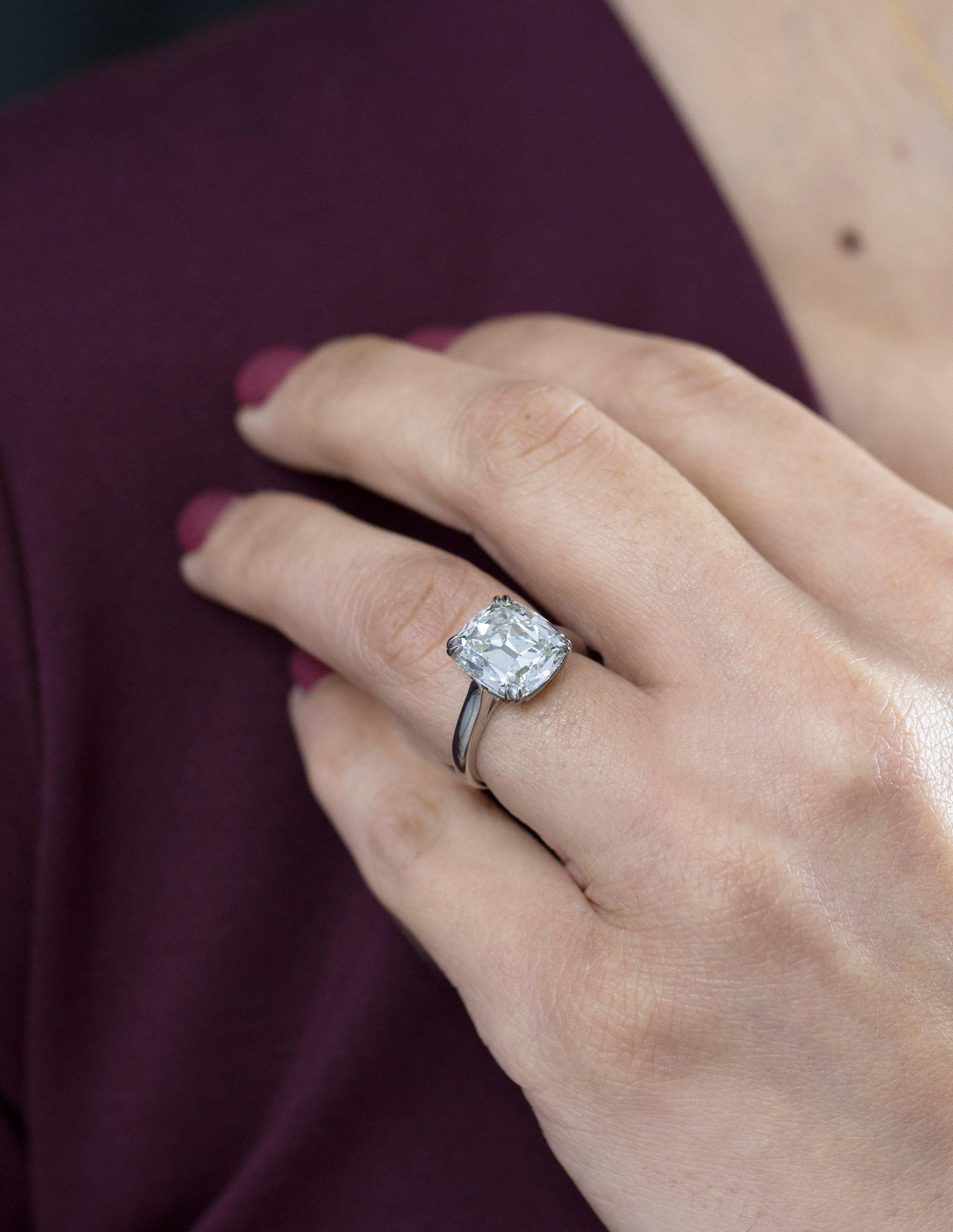 GIA zertifiziert 5,53 Karat insgesamt Kissenschliff Diamant Solitär Verlobungsring Damen im Angebot