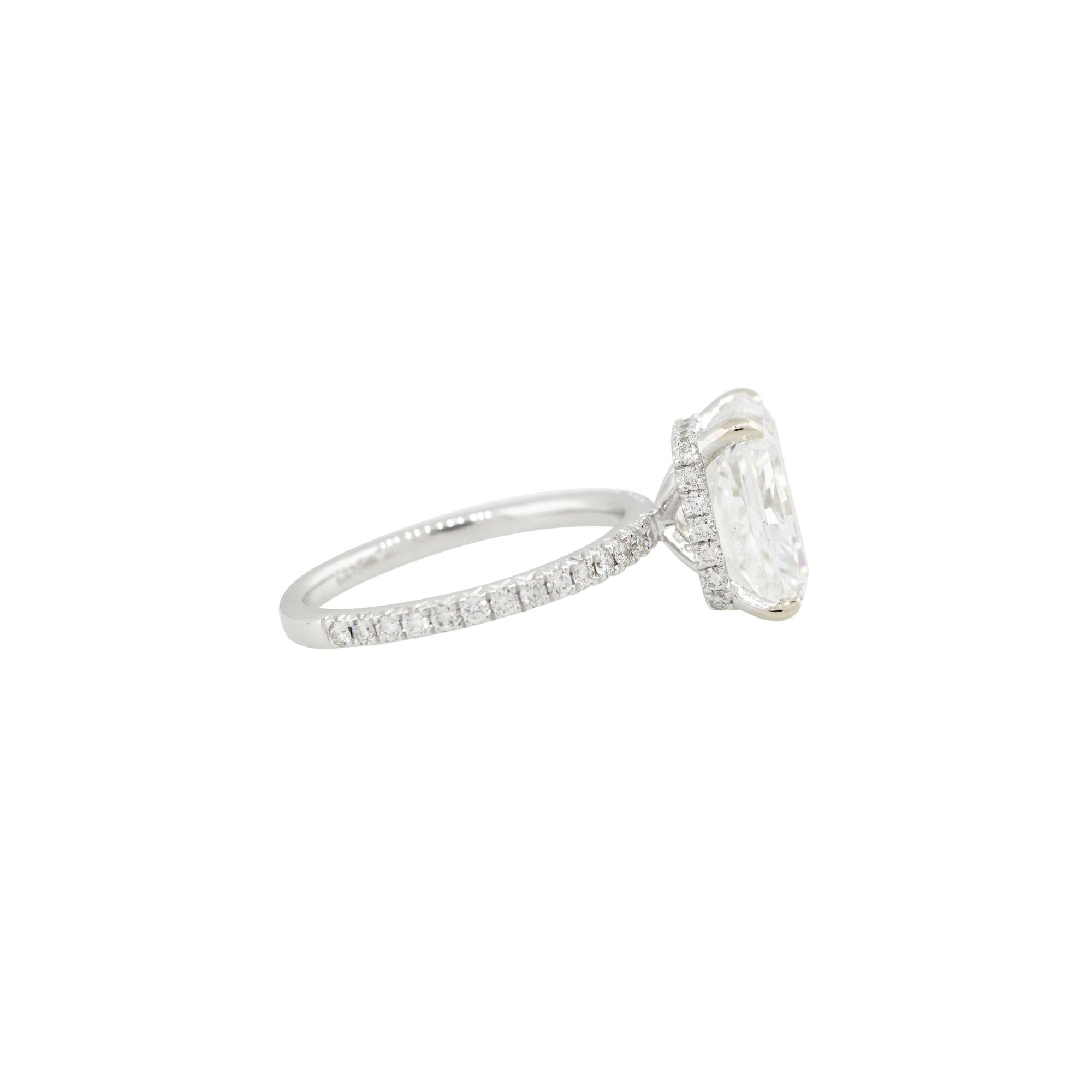 Modern GIA Certified 5.53 Carat Radiant Cut Diamond Engagement Ring 18 Karat in Stock For Sale