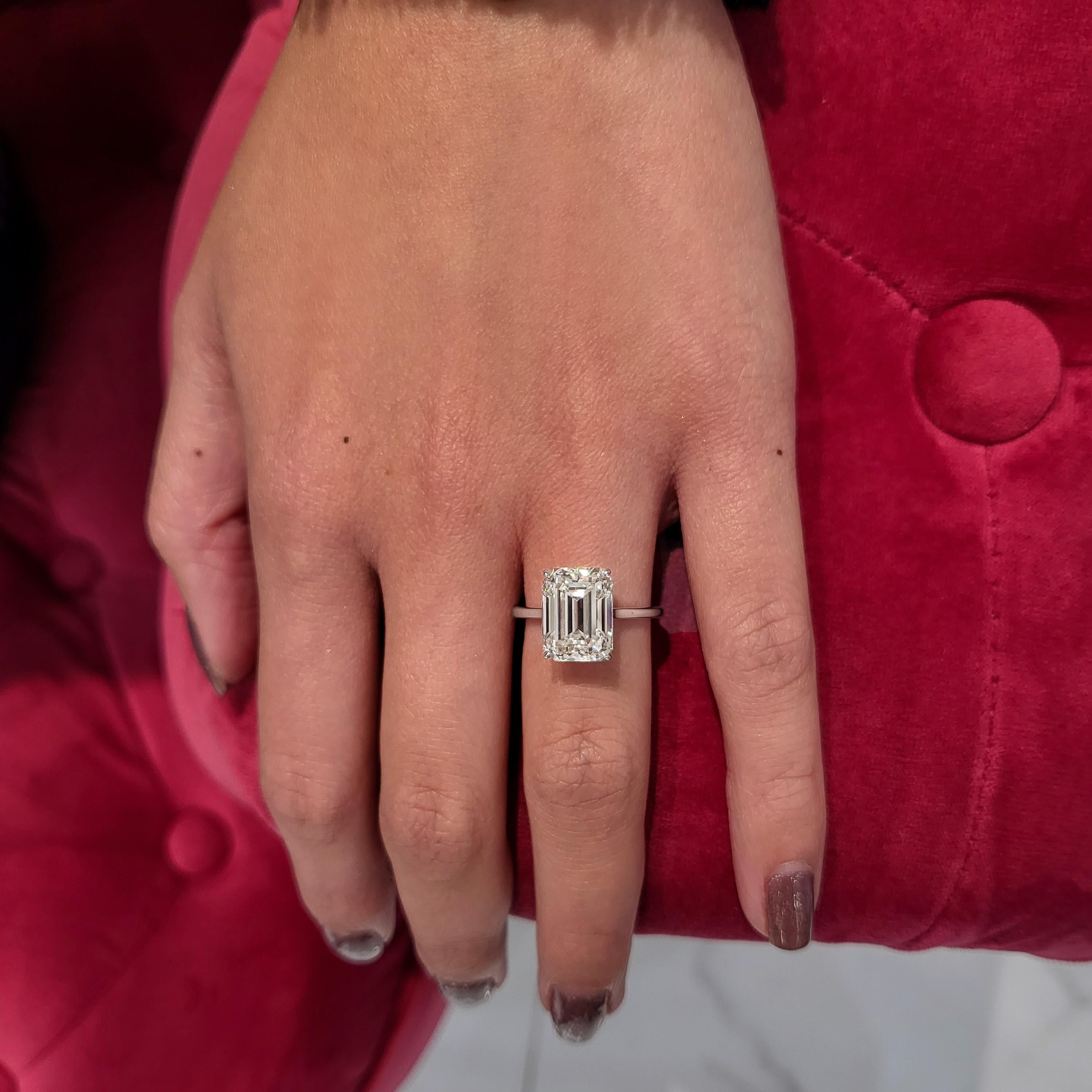 GIA Certified 5.56 Carats Total Emerald Cut Diamond Solitaire Engagement Ring Neuf - En vente à New York, NY