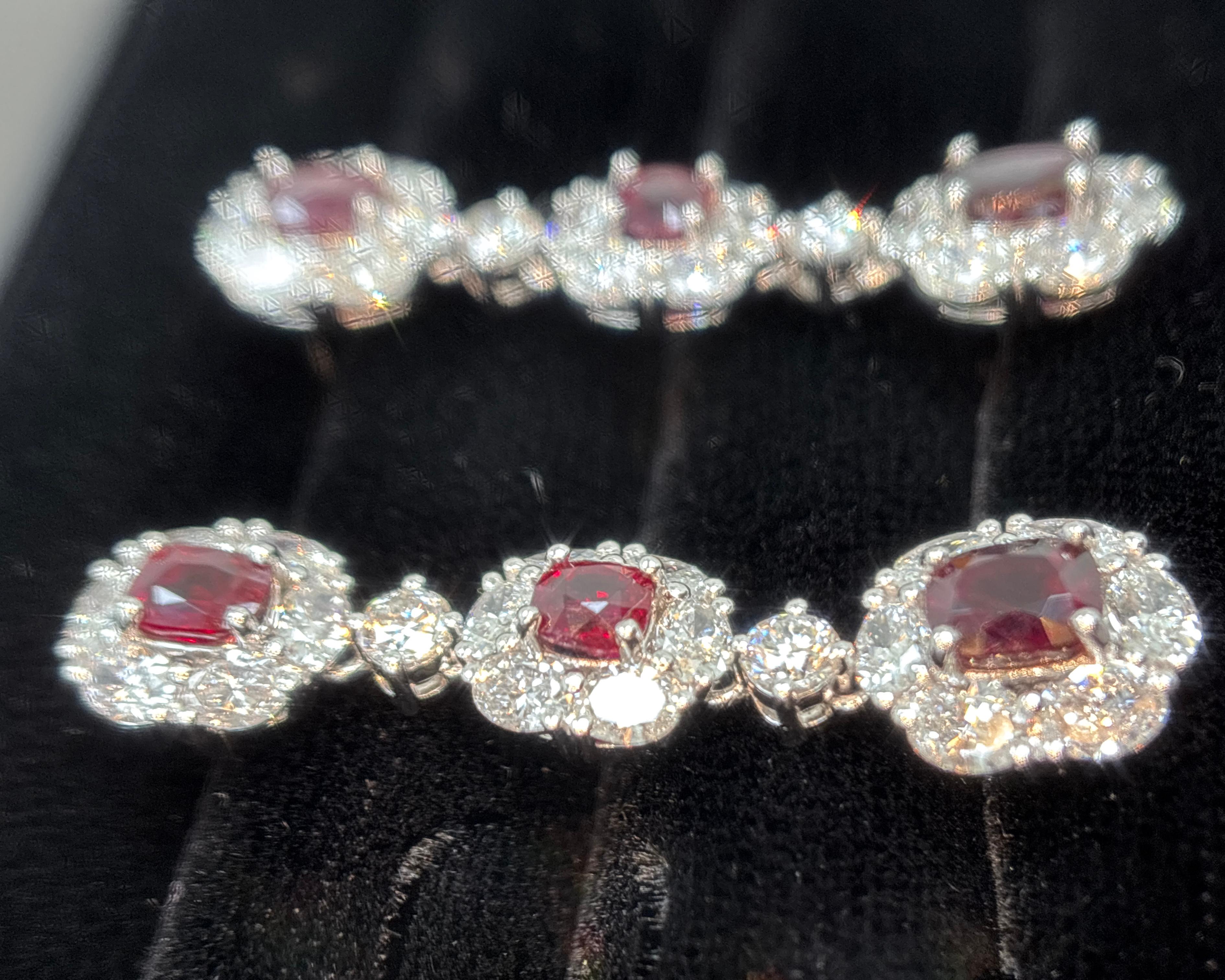 Ces opulentes boucles d'oreilles gouttes illustrent la sophistication intemporelle, mettant en valeur un total de 5,57 carats de rubis birmans naturels certifiés par le GIA. Non traités et richement saturés, les rubis présentent la teinte rouge vif