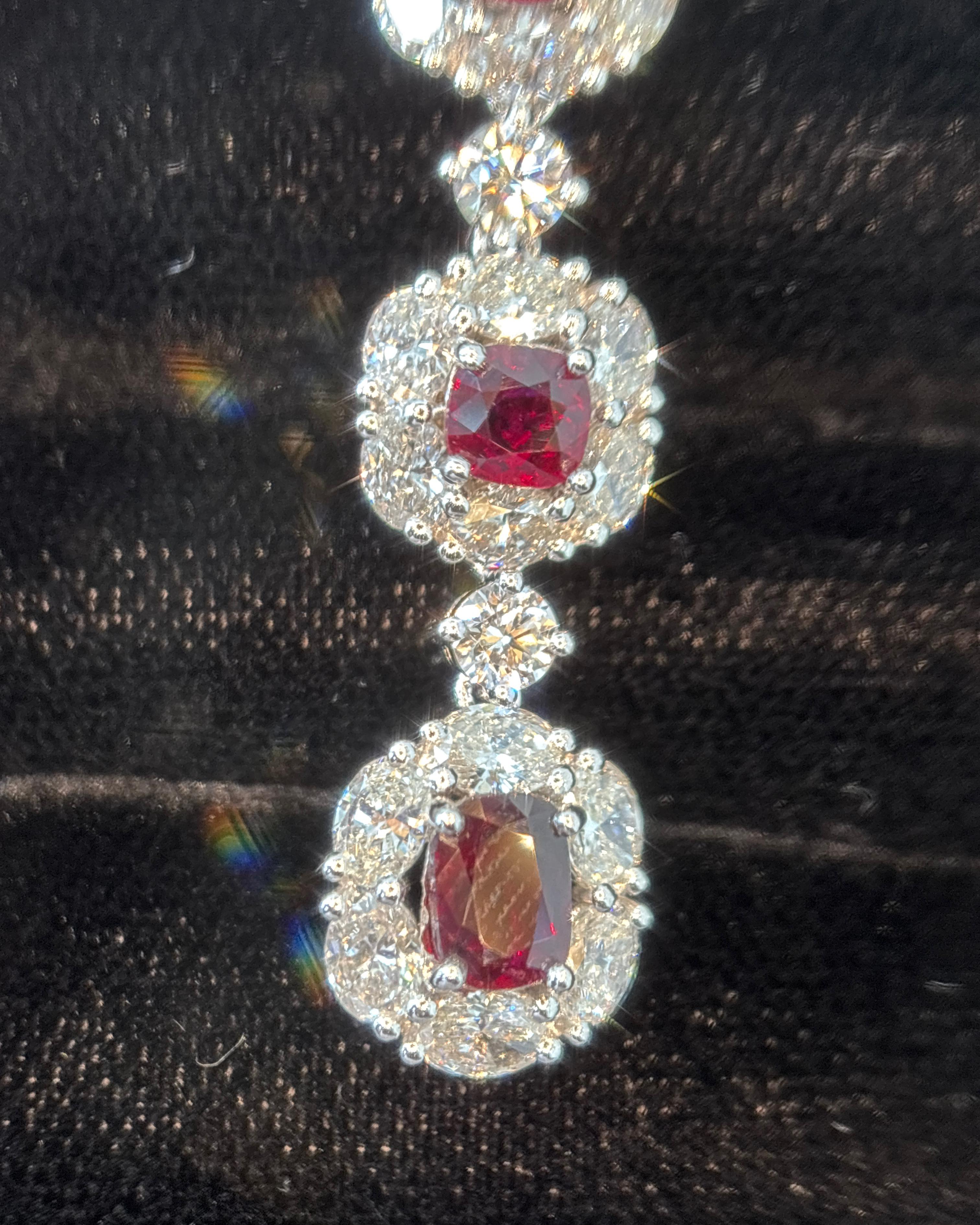 Boucles d'oreilles en platine avec diamant rouge rubis certifié GIA de 5,57 carats (Burma No Heat Vivid Diamonds) Neuf - En vente à Kowloon, HK