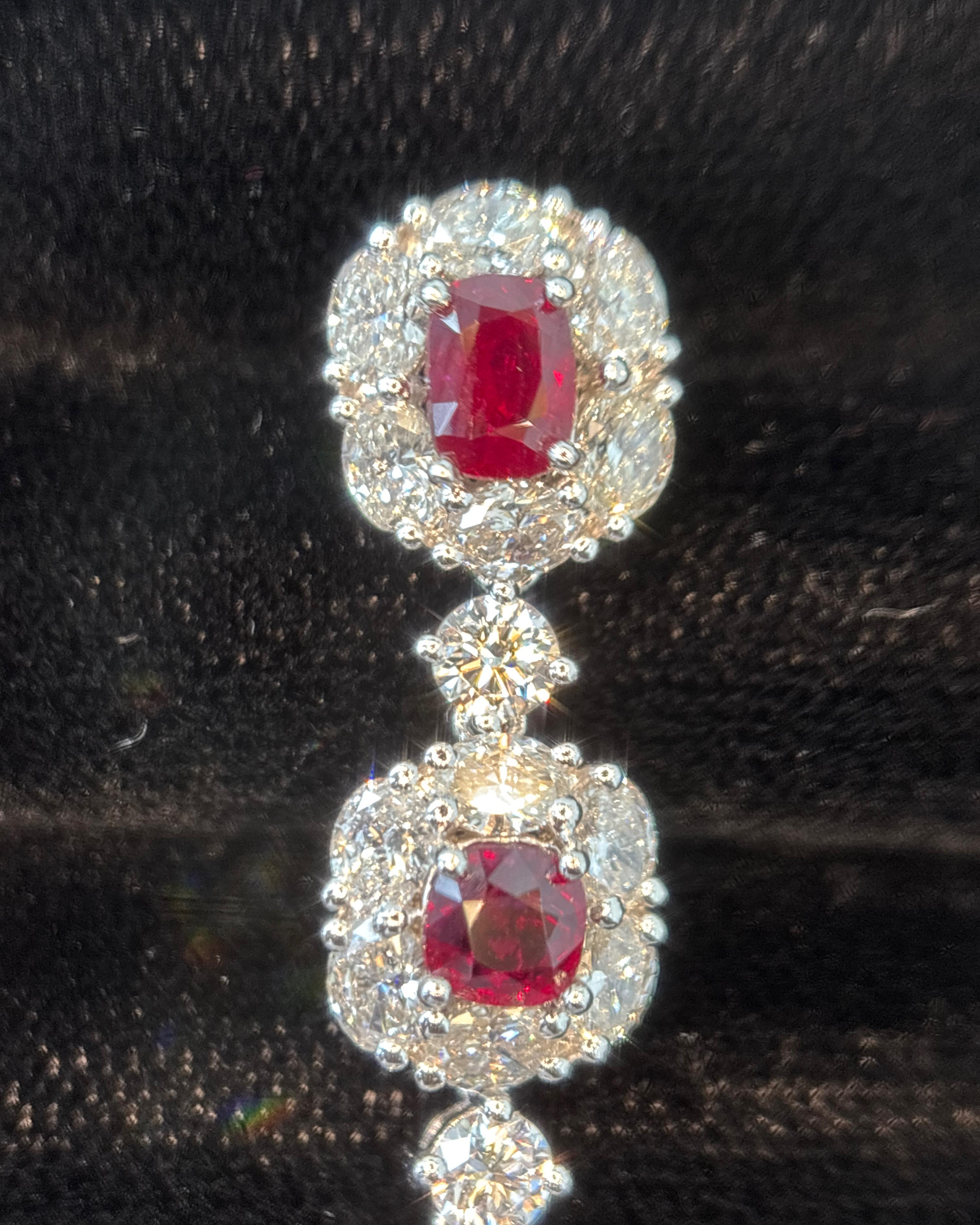 Boucles d'oreilles en platine avec diamant rouge rubis certifié GIA de 5,57 carats (Burma No Heat Vivid Diamonds) Unisexe en vente