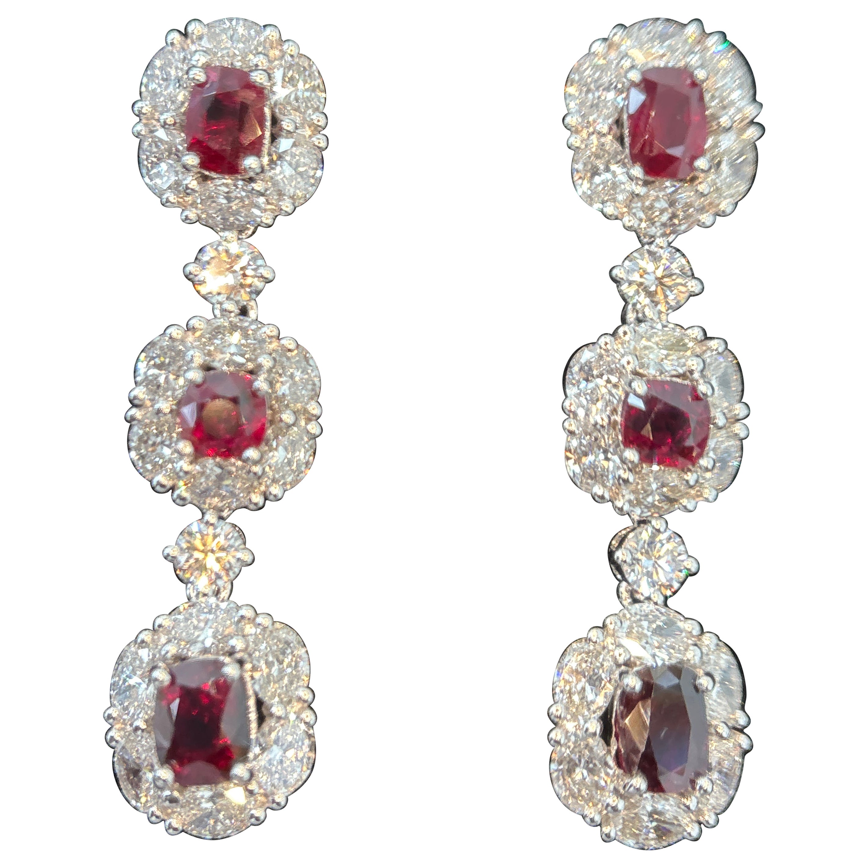 Boucles d'oreilles en platine avec diamant rouge rubis certifié GIA de 5,57 carats (Burma No Heat Vivid Diamonds)