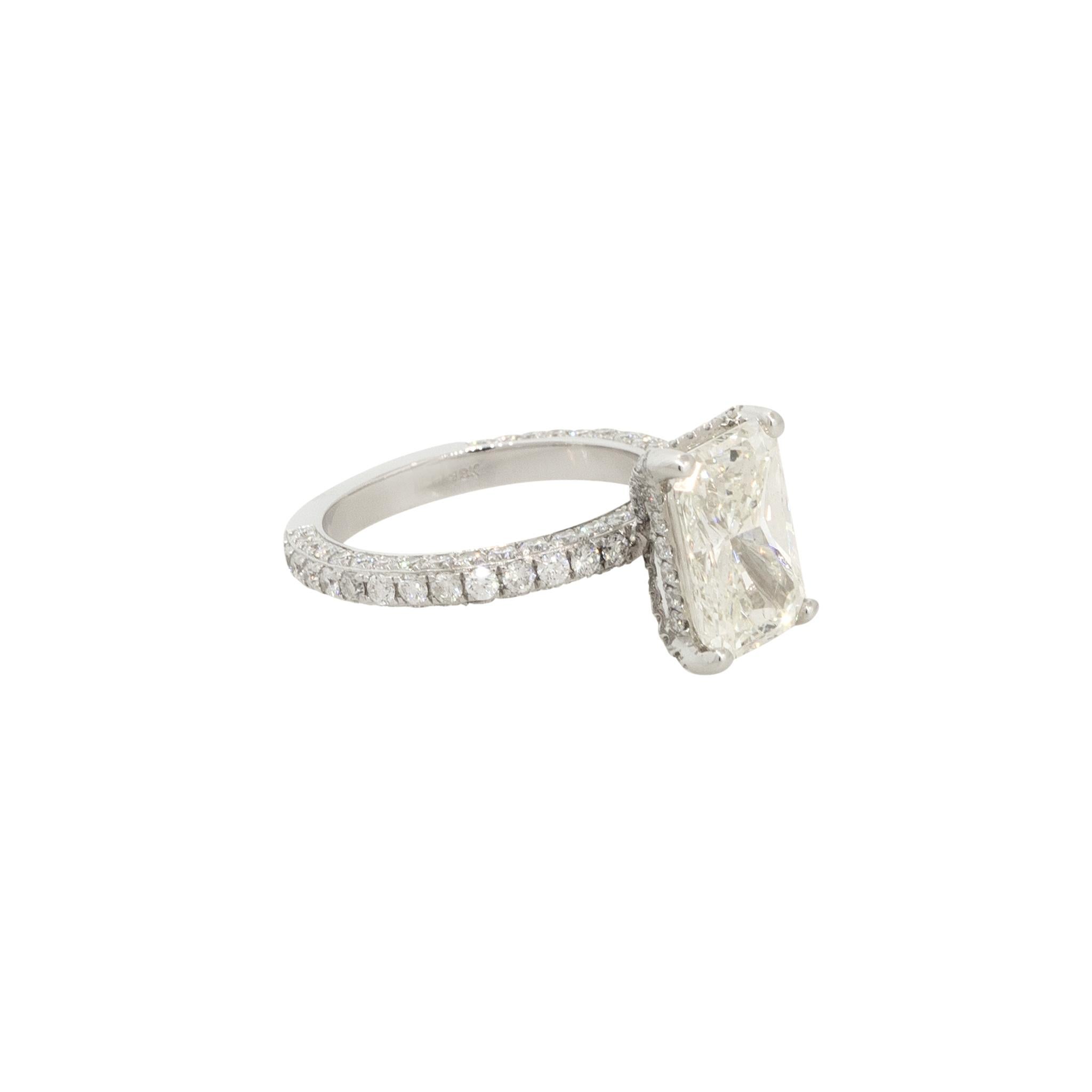 GIA-zertifizierter 5,59 Karat strahlender Diamant-Verlobungsring aus 18 Karat, auf Lager (Radiantschliff) im Angebot