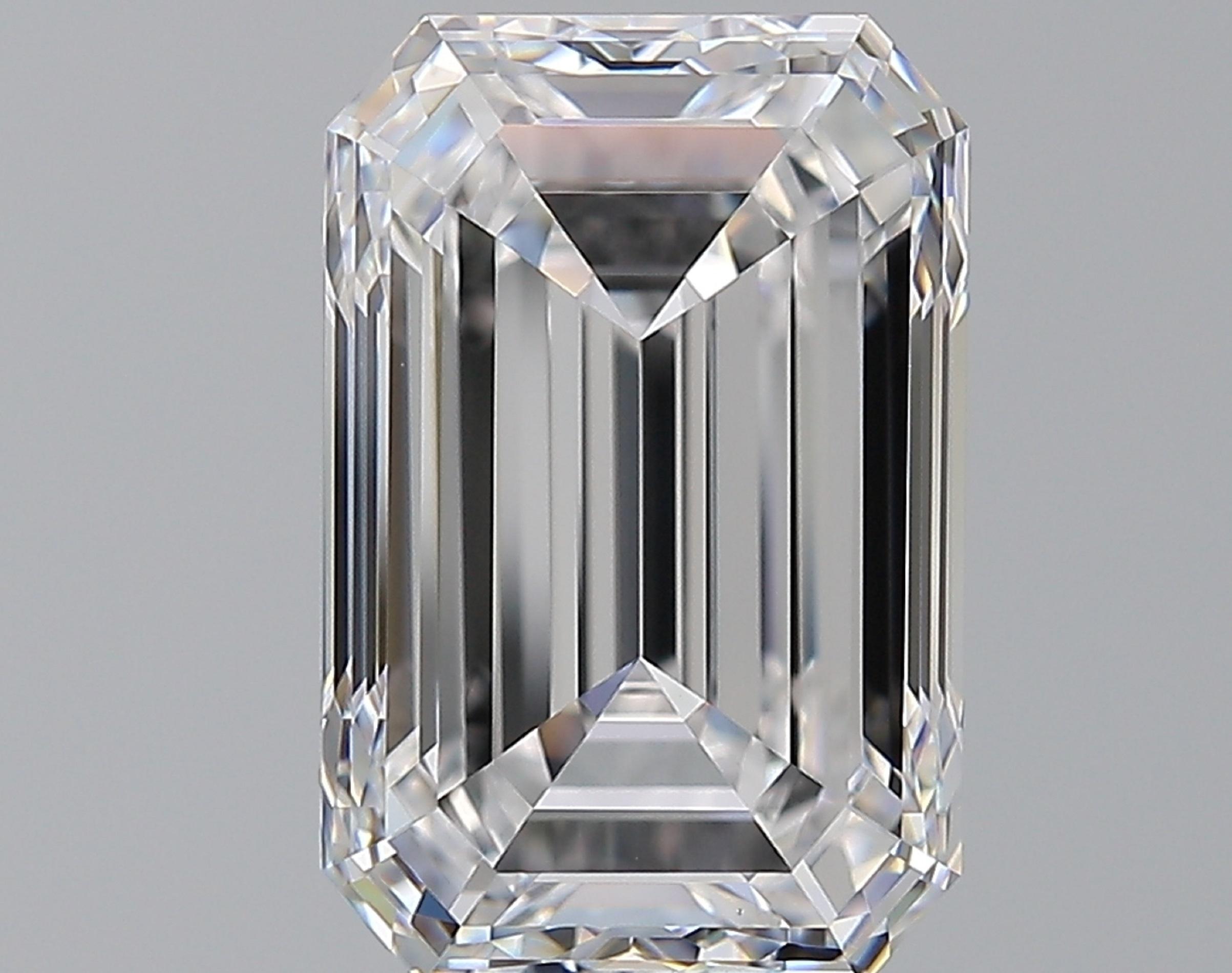 an exquisite and ideal cut emerald cut diamond certfied by GIA
D COLOR
VS1 CLARITY
