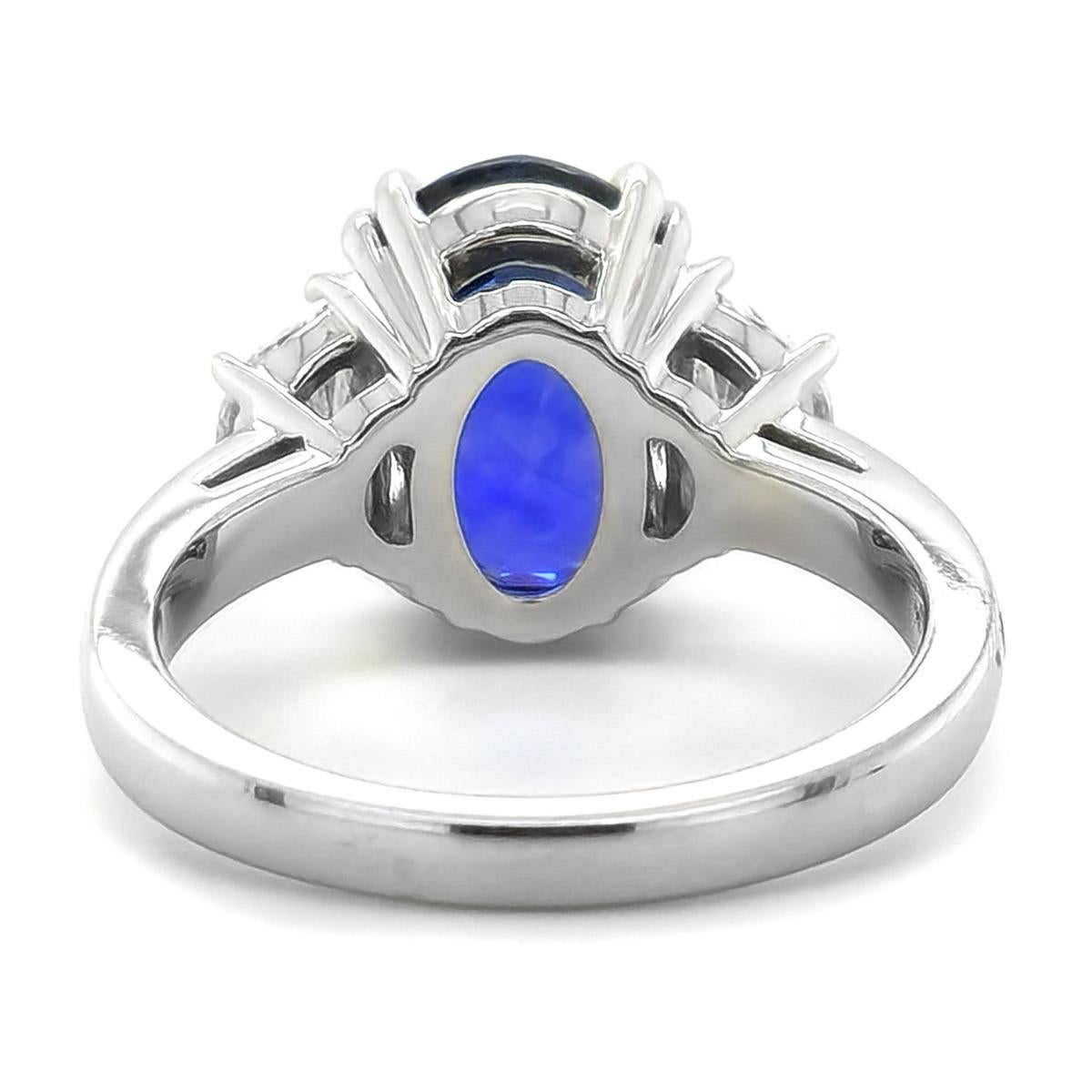 Platinring mit GIA-zertifiziertem 5,62 Karat blauem Saphir und Diamant im Zustand „Neu“ im Angebot in Los Angeles, CA